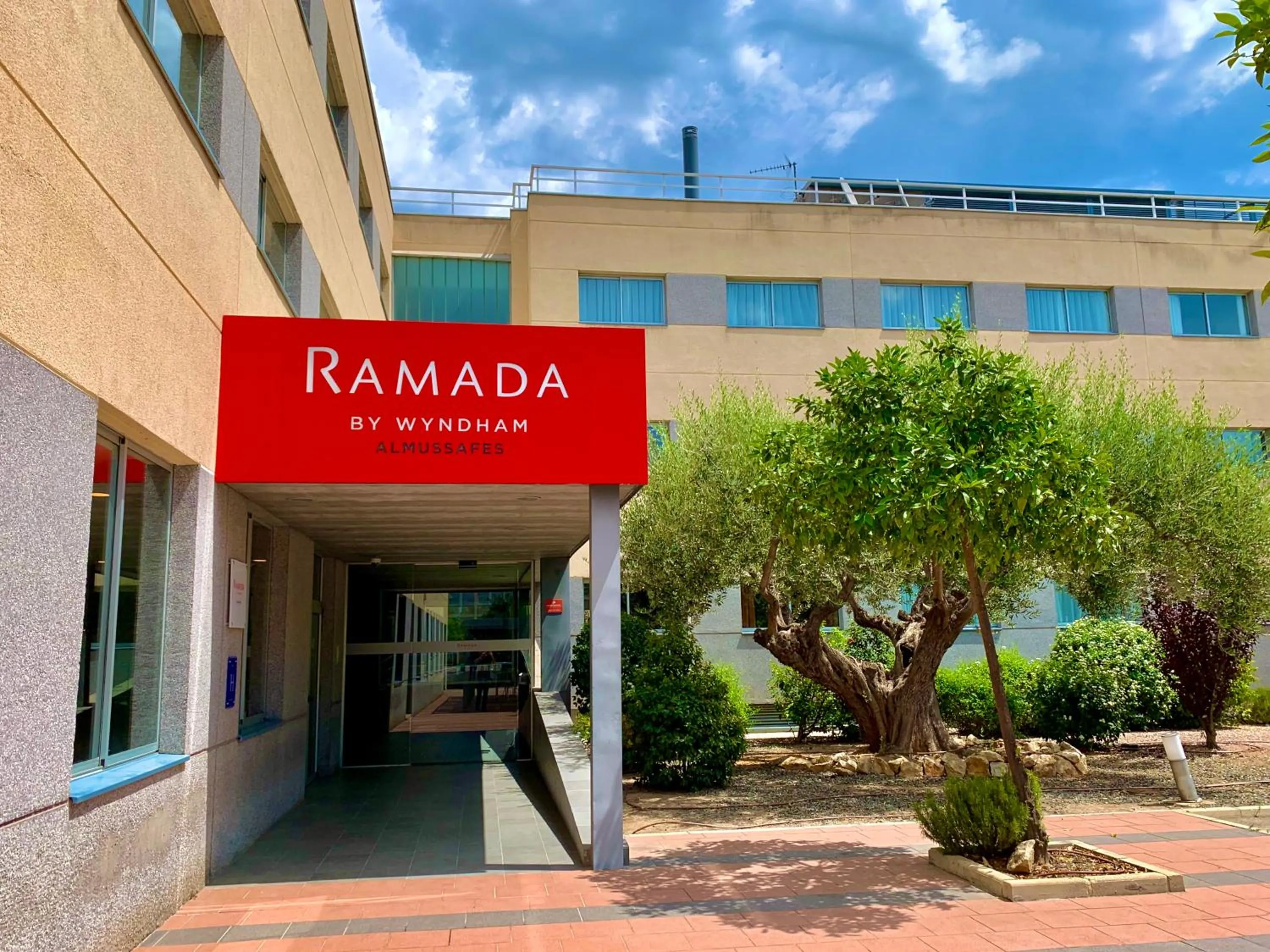 Property building in Ramada by Wyndham Valencia Almussafes