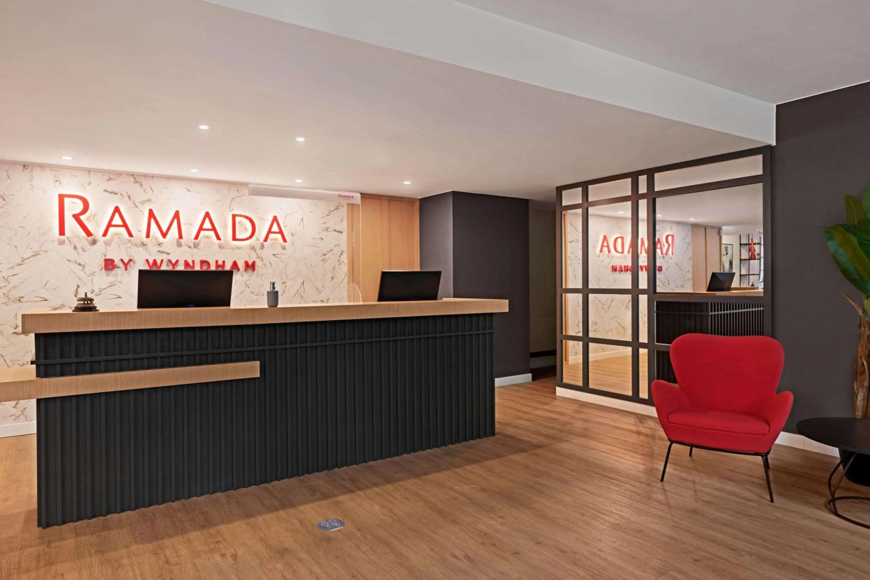 Lobby or reception in Ramada by Wyndham Valencia Almussafes