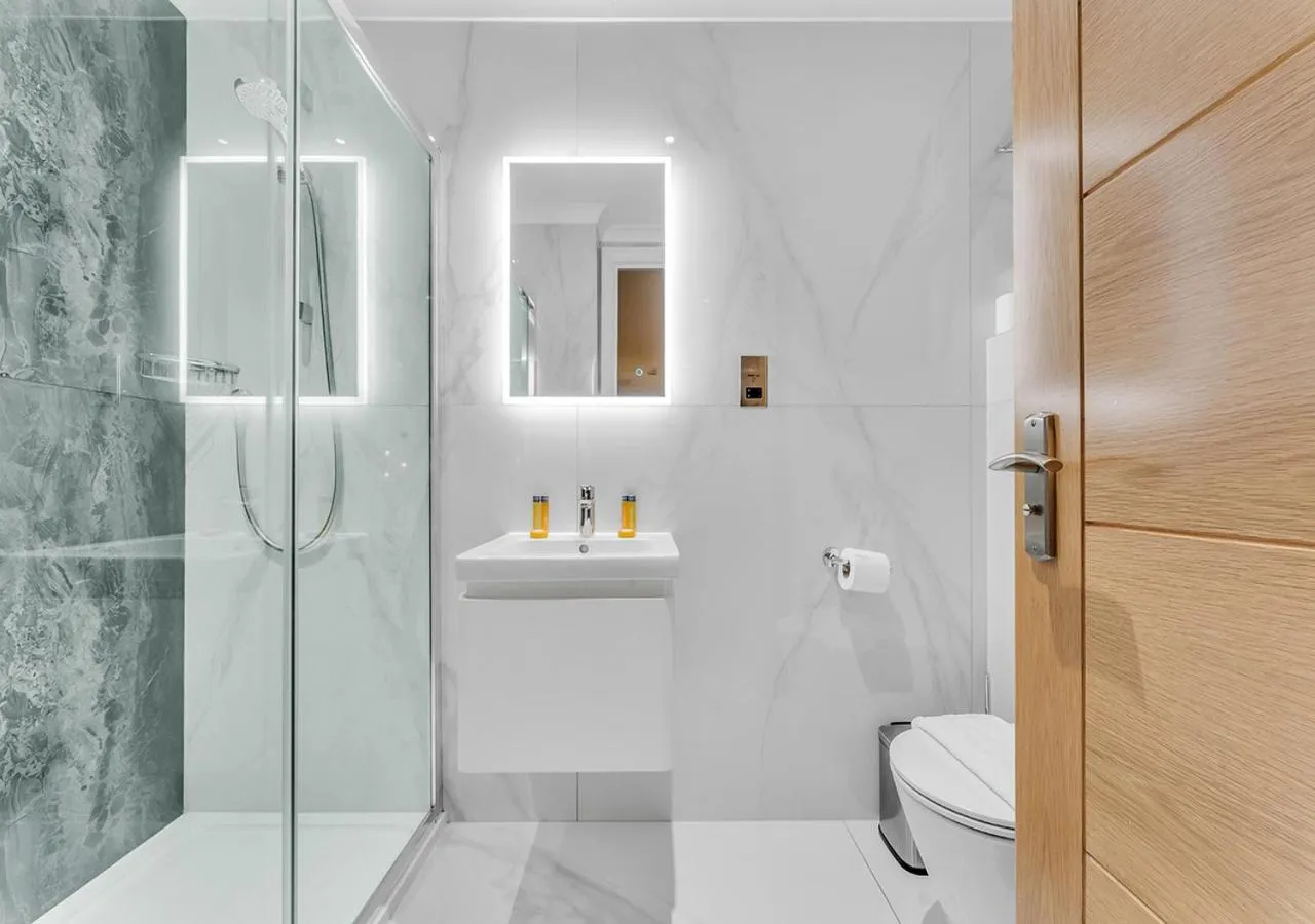 Shower in Cleveland Residences Farringdon