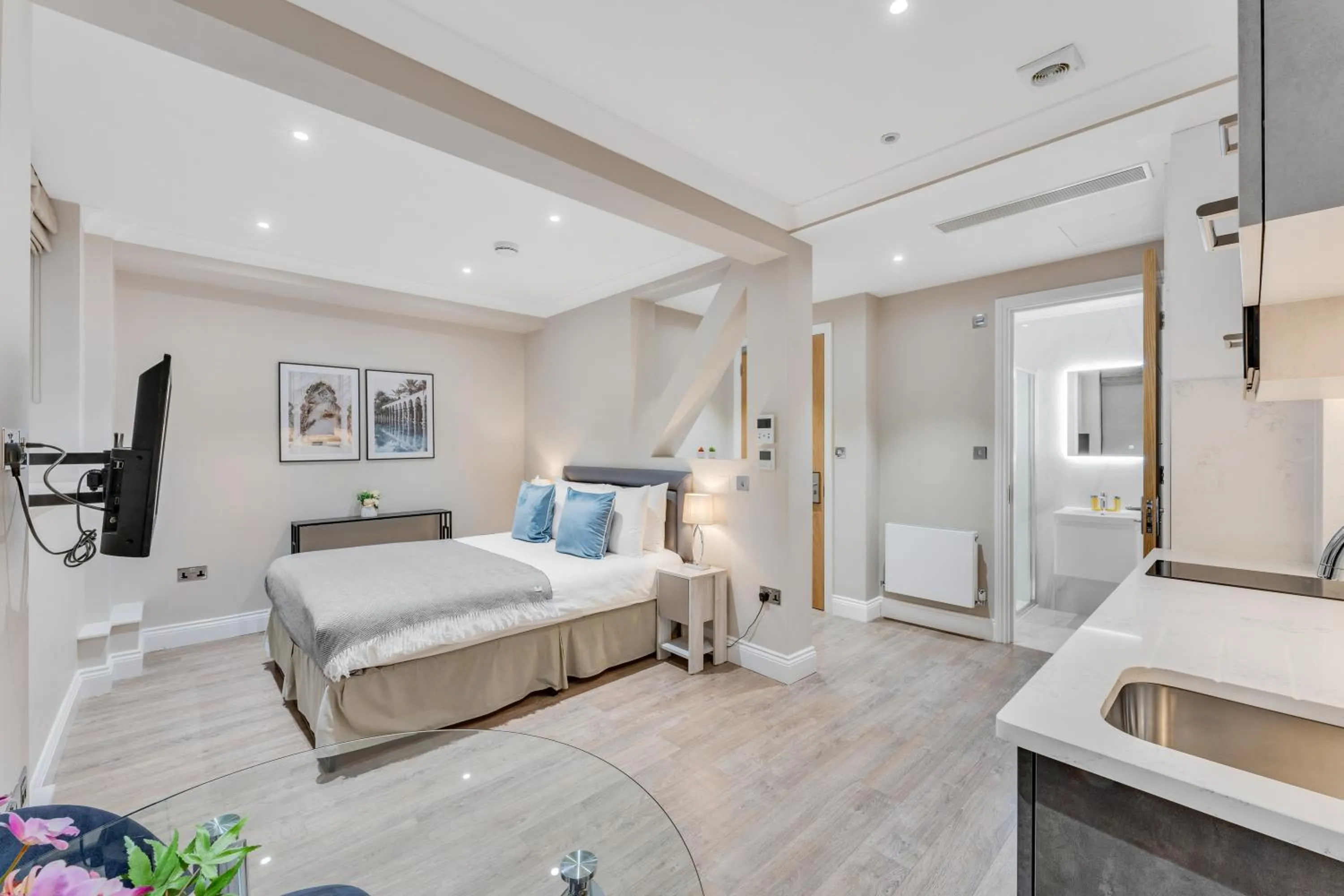 TV and multimedia, Bed in Cleveland Residences Farringdon