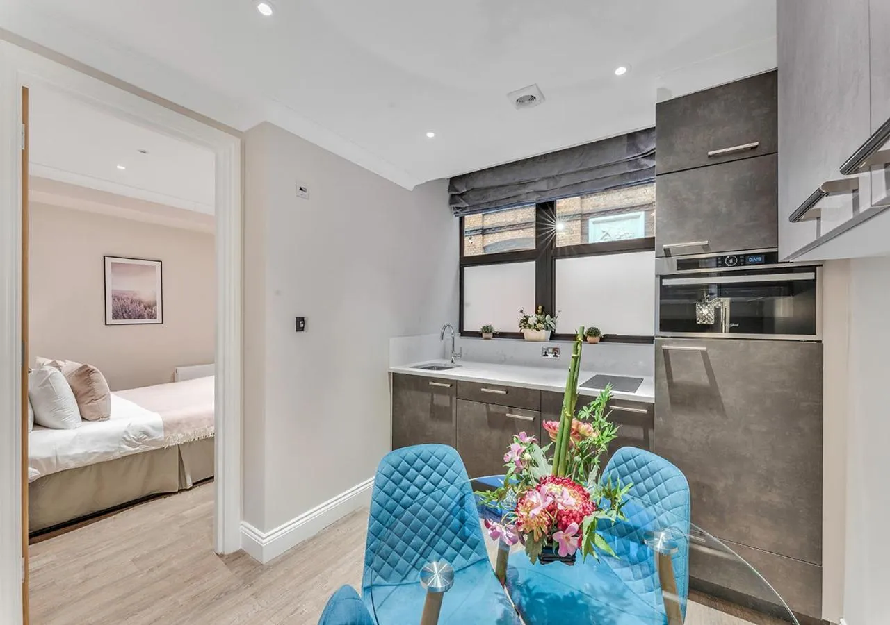 Kitchen or kitchenette, Bed in Cleveland Residences Farringdon