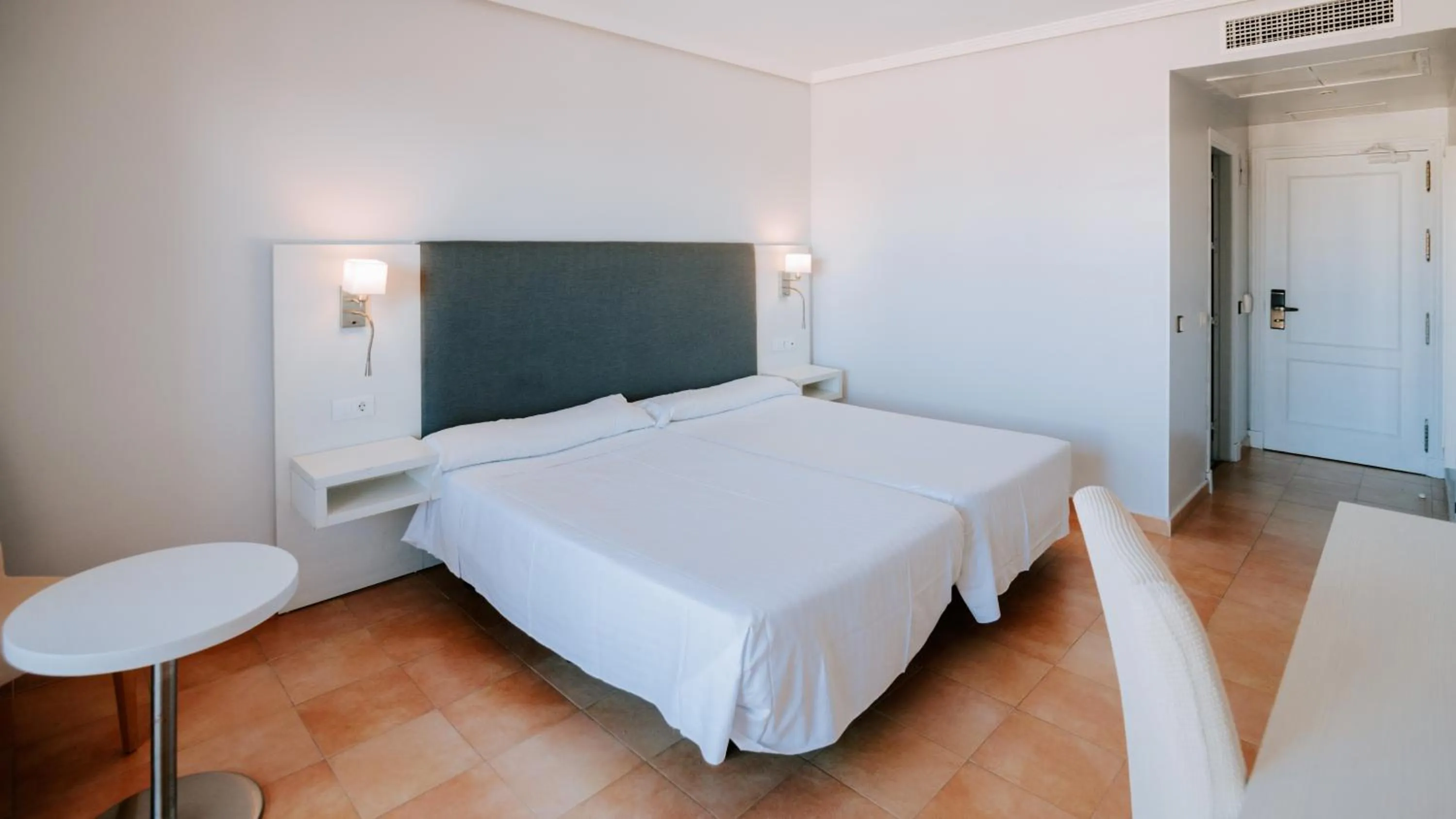 Photo of the whole room, Bed in Hotel Bahia Sur