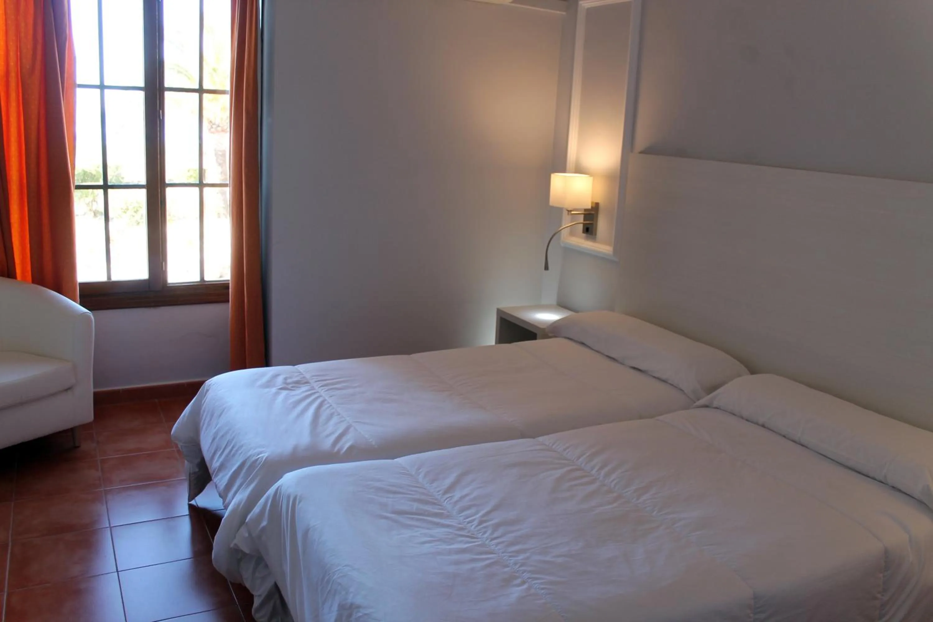 Bedroom, Bed in Hotel Bahia Sur