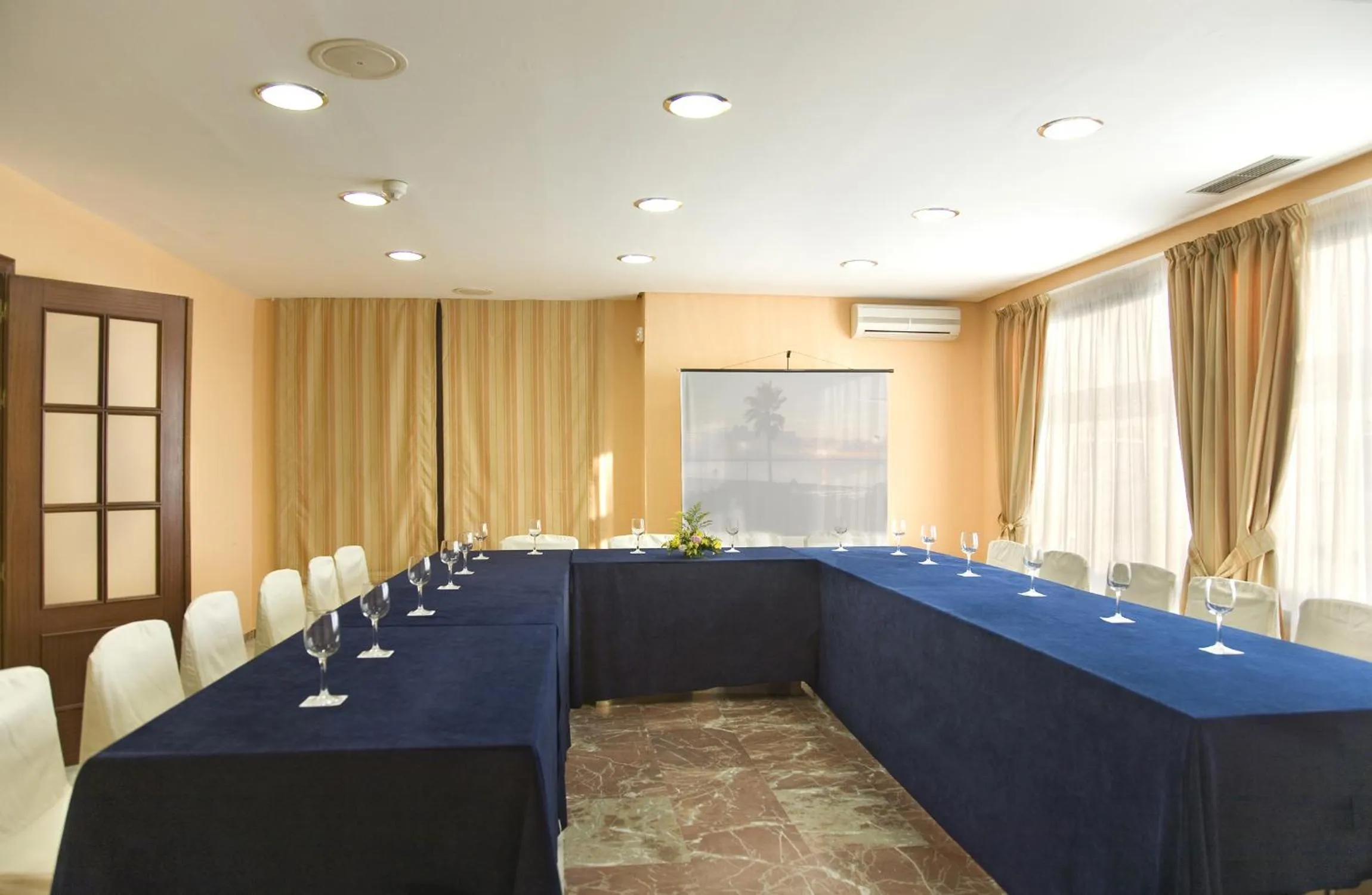 Meeting/conference room in Hotel Bahia Sur