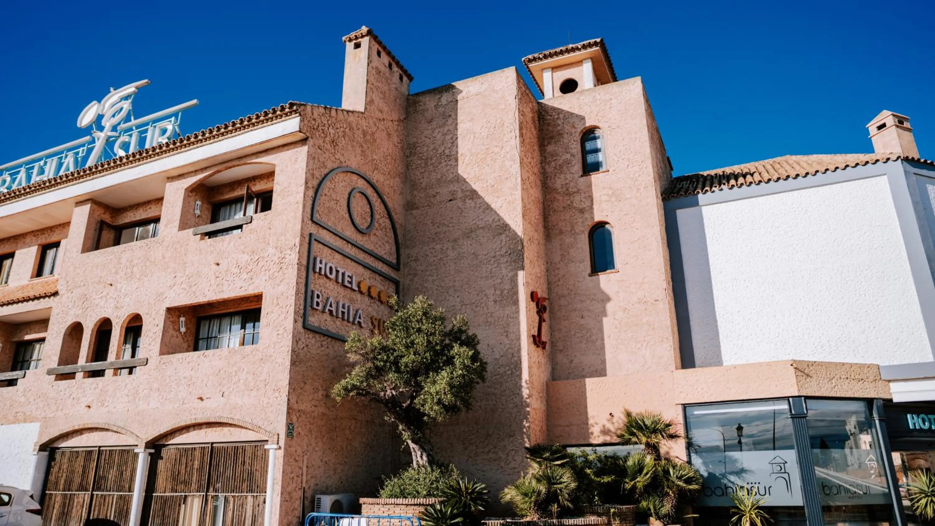 Property building in Hotel Bahia Sur