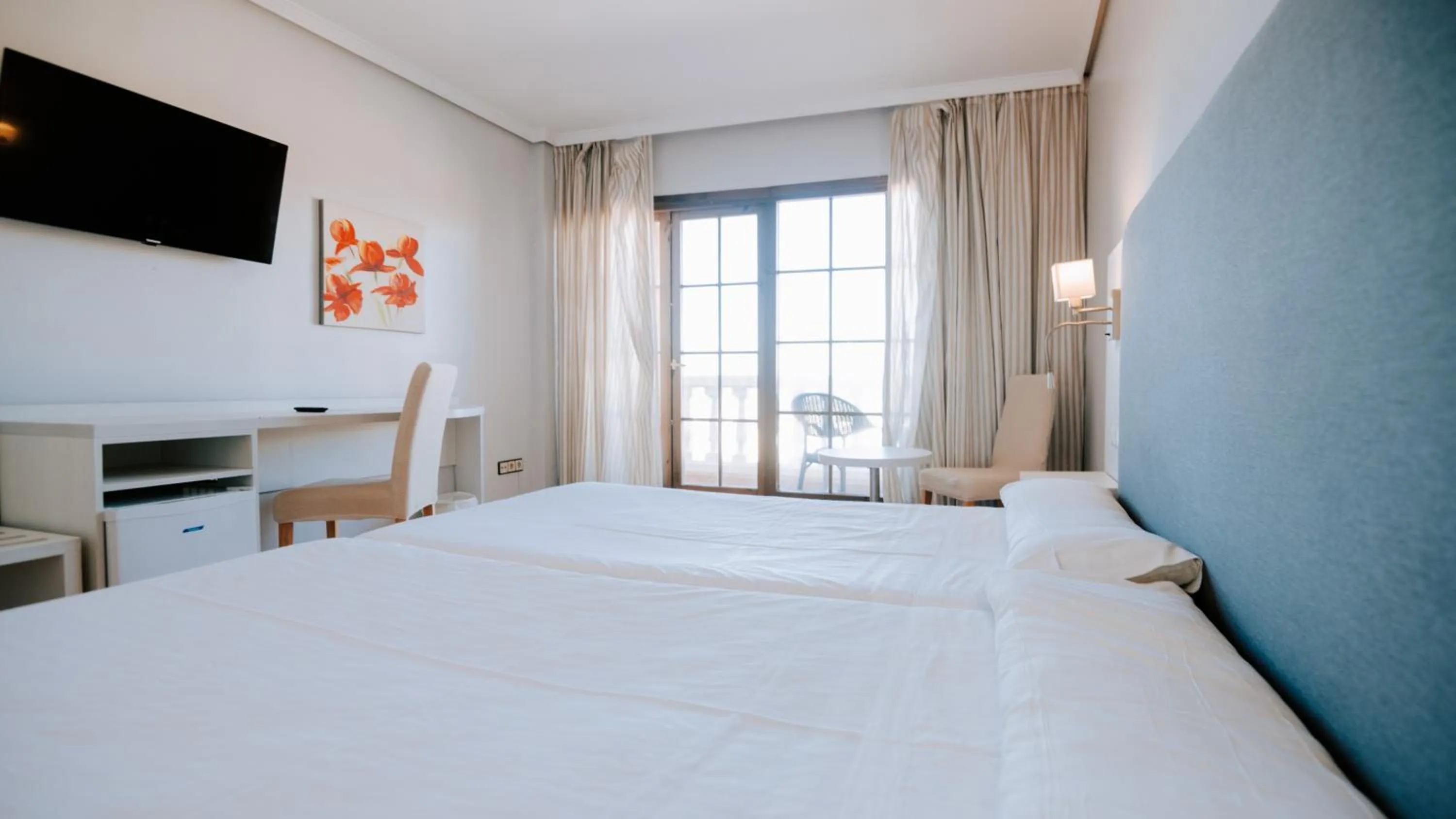 Photo of the whole room, Bed in Hotel Bahia Sur