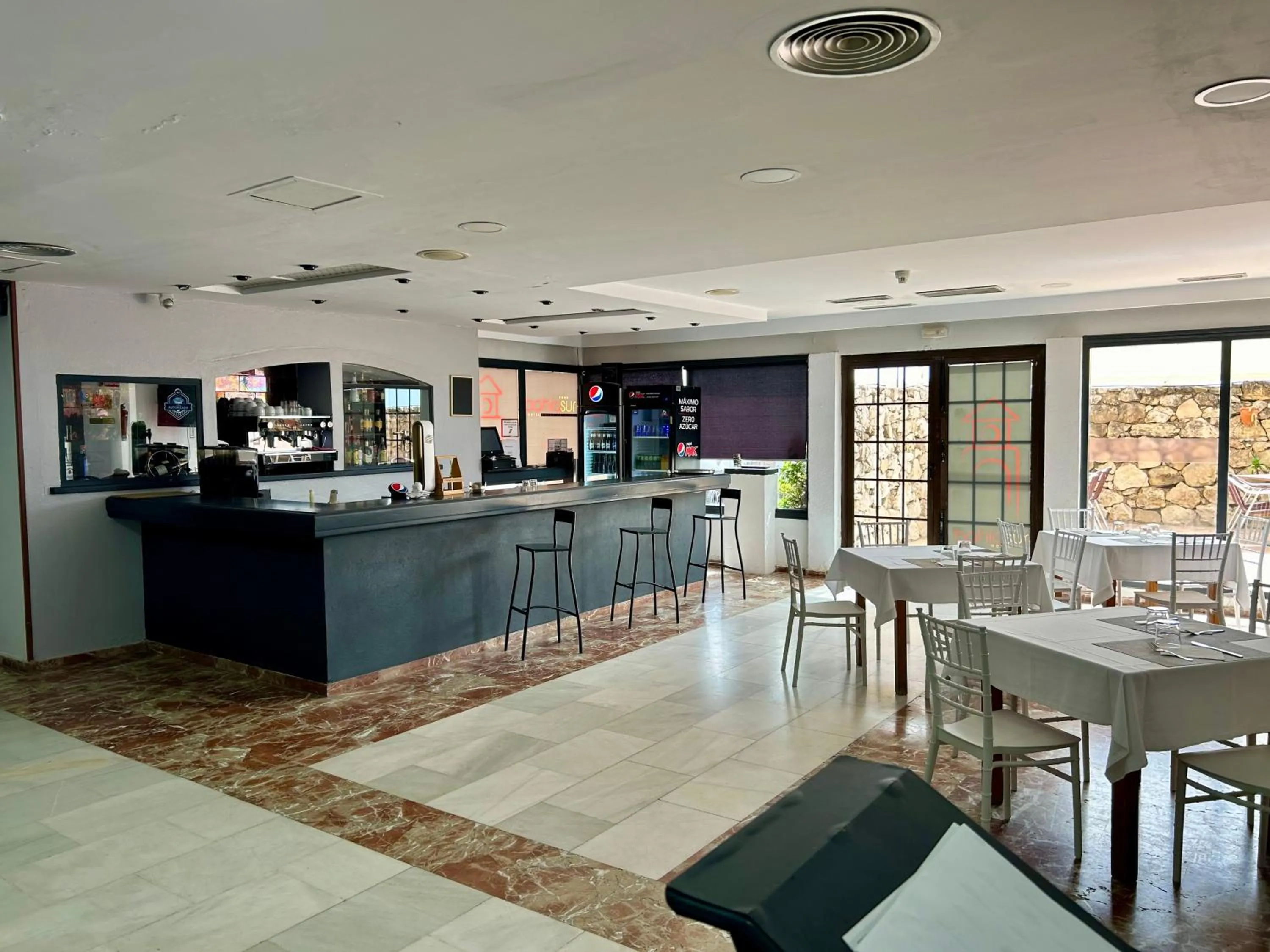 Lounge or bar in Hotel Bahia Sur