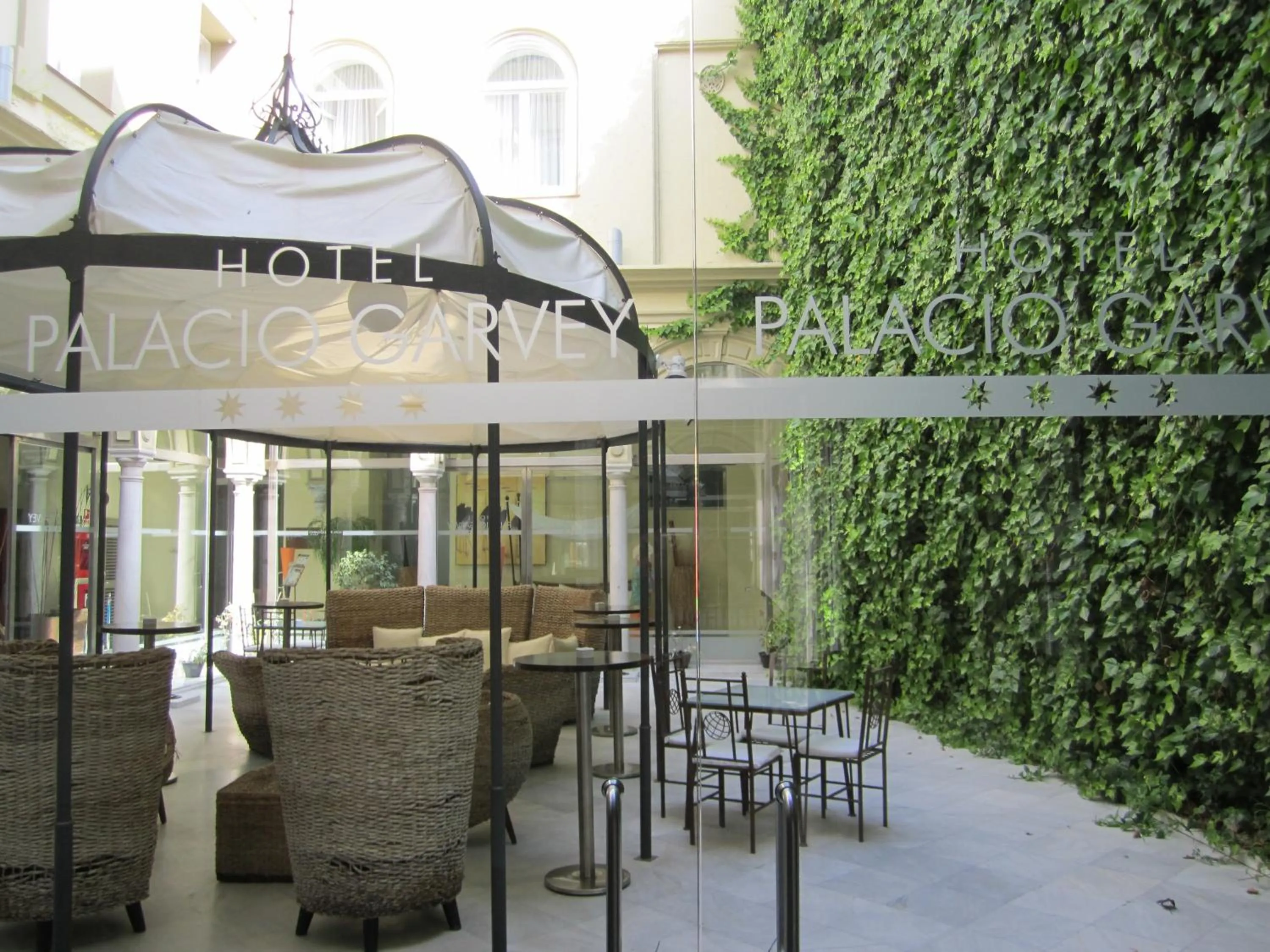 Garden in Hotel Palacio Garvey