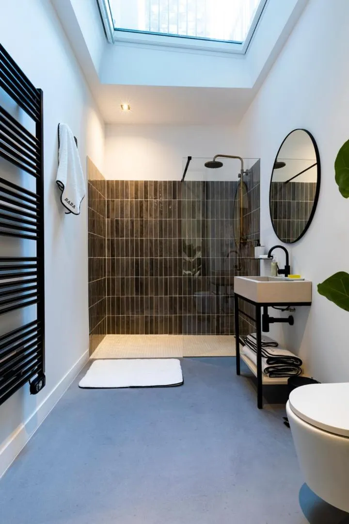 Bathroom, Bed in Baba Hotel