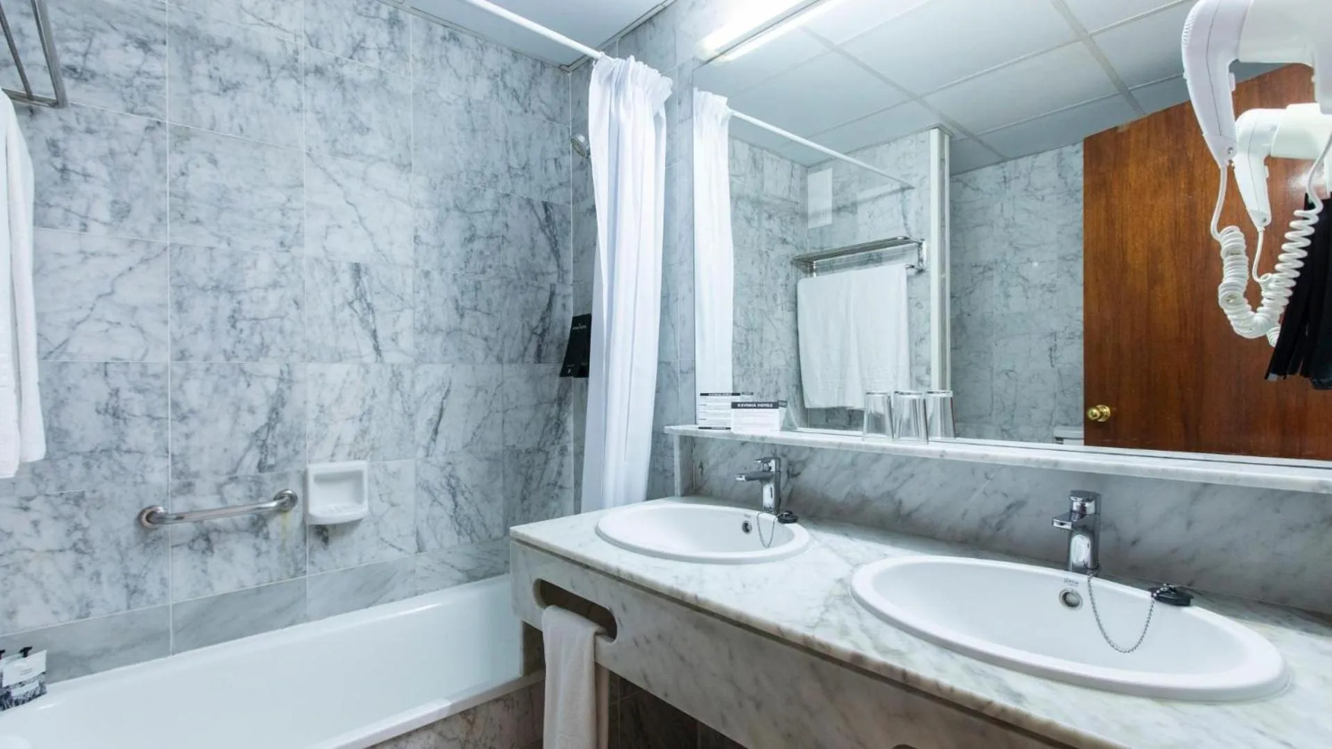 Bathroom in Evenia Olympic Garden