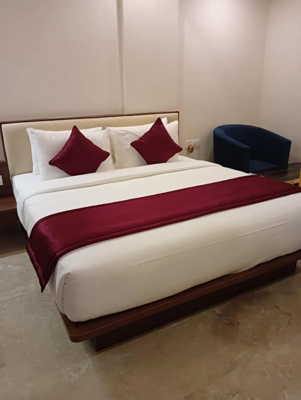 Bed in Villa Grand Hotel Near Kempegowda International Airport