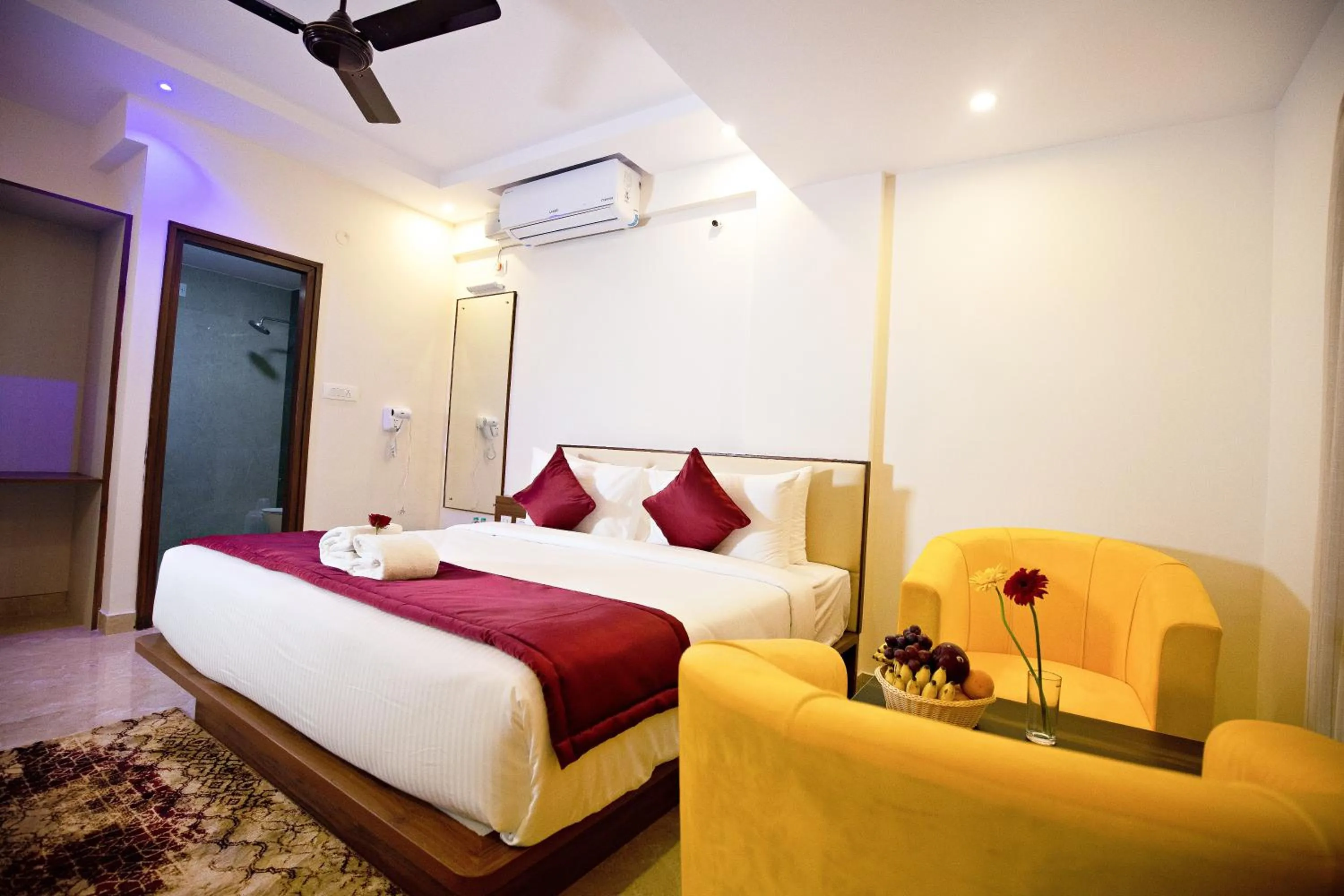 Bed in Villa Grand Hotel Near Kempegowda International Airport
