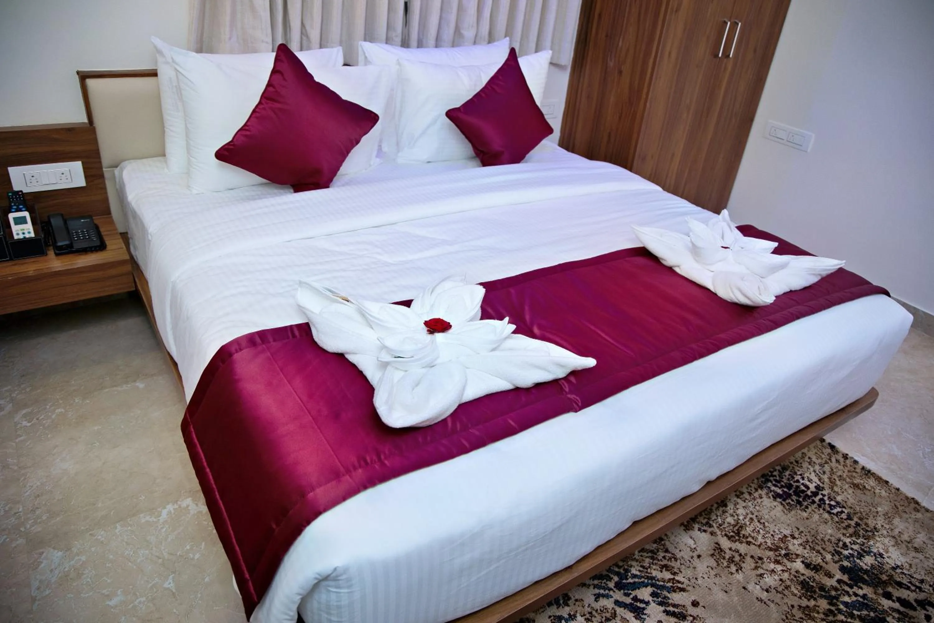 Bed in Villa Grand Hotel Near Kempegowda International Airport