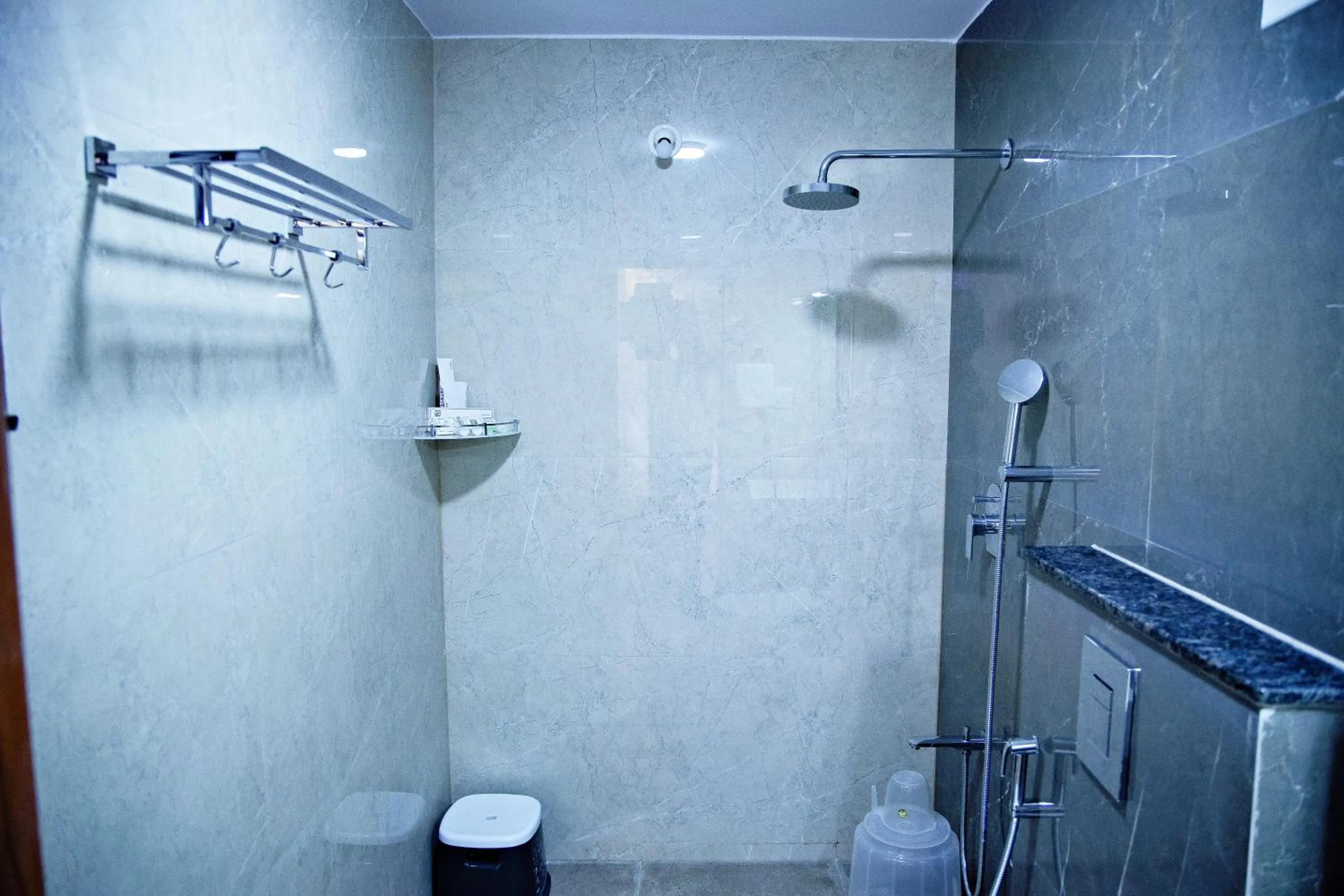 Bathroom in Villa Grand Hotel Near Kempegowda International Airport