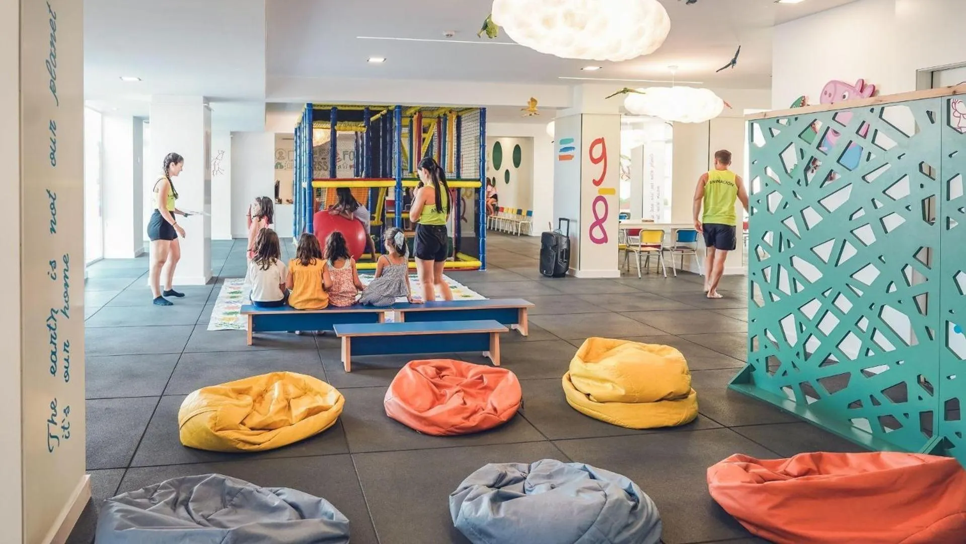 children in Evenia Zoraida Garden