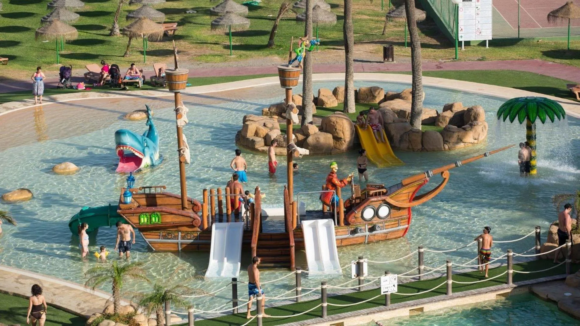 children in Evenia Zoraida Garden