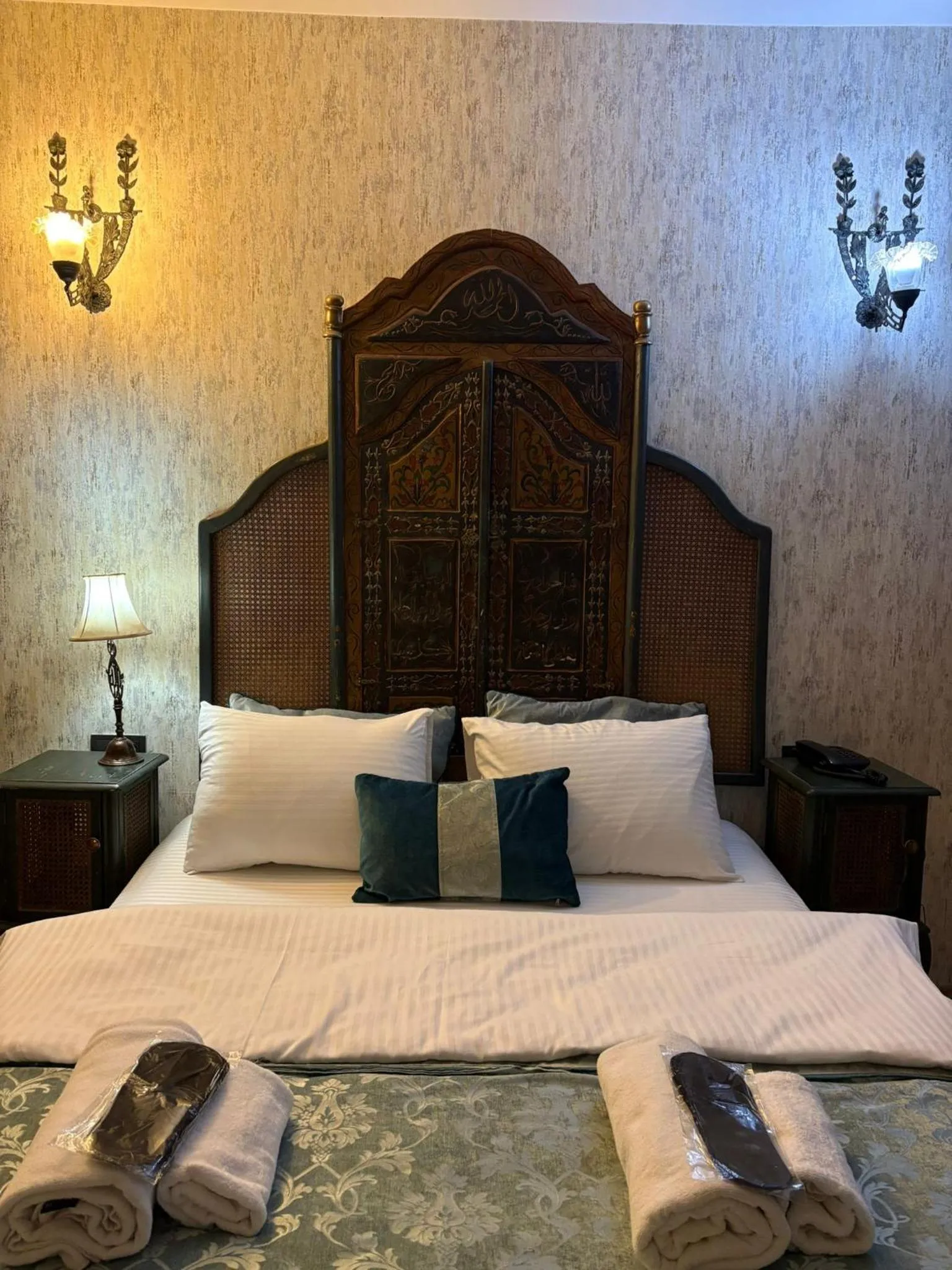 Bed in taksim çamdalı suit