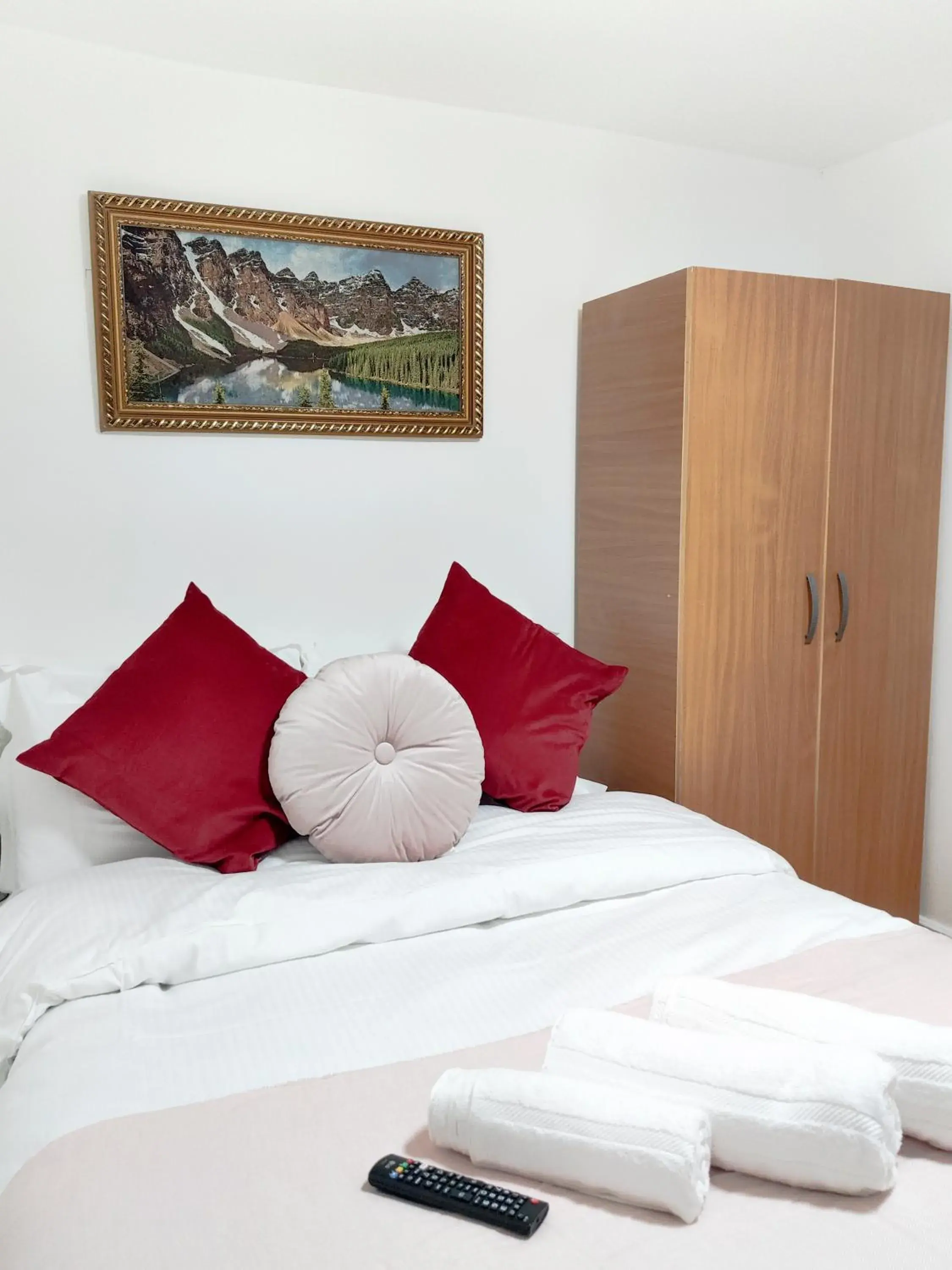 Standard Double Room with Shared Bathroom in City Lodge Shadwell Standard Double Room with Shared Bathroom in City Lodge Shadwell