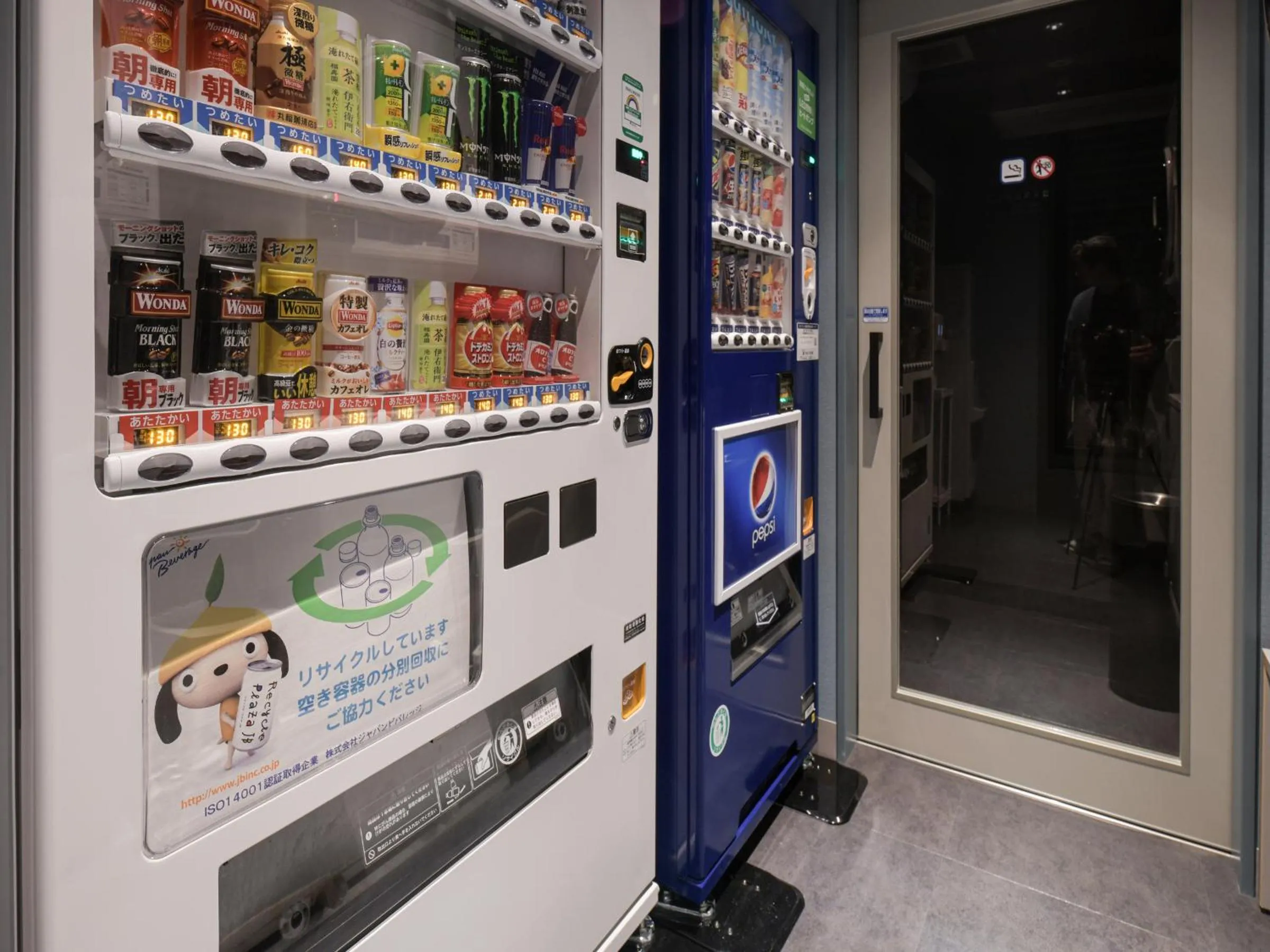 vending machine in Vessel Inn Takadanobaba Station