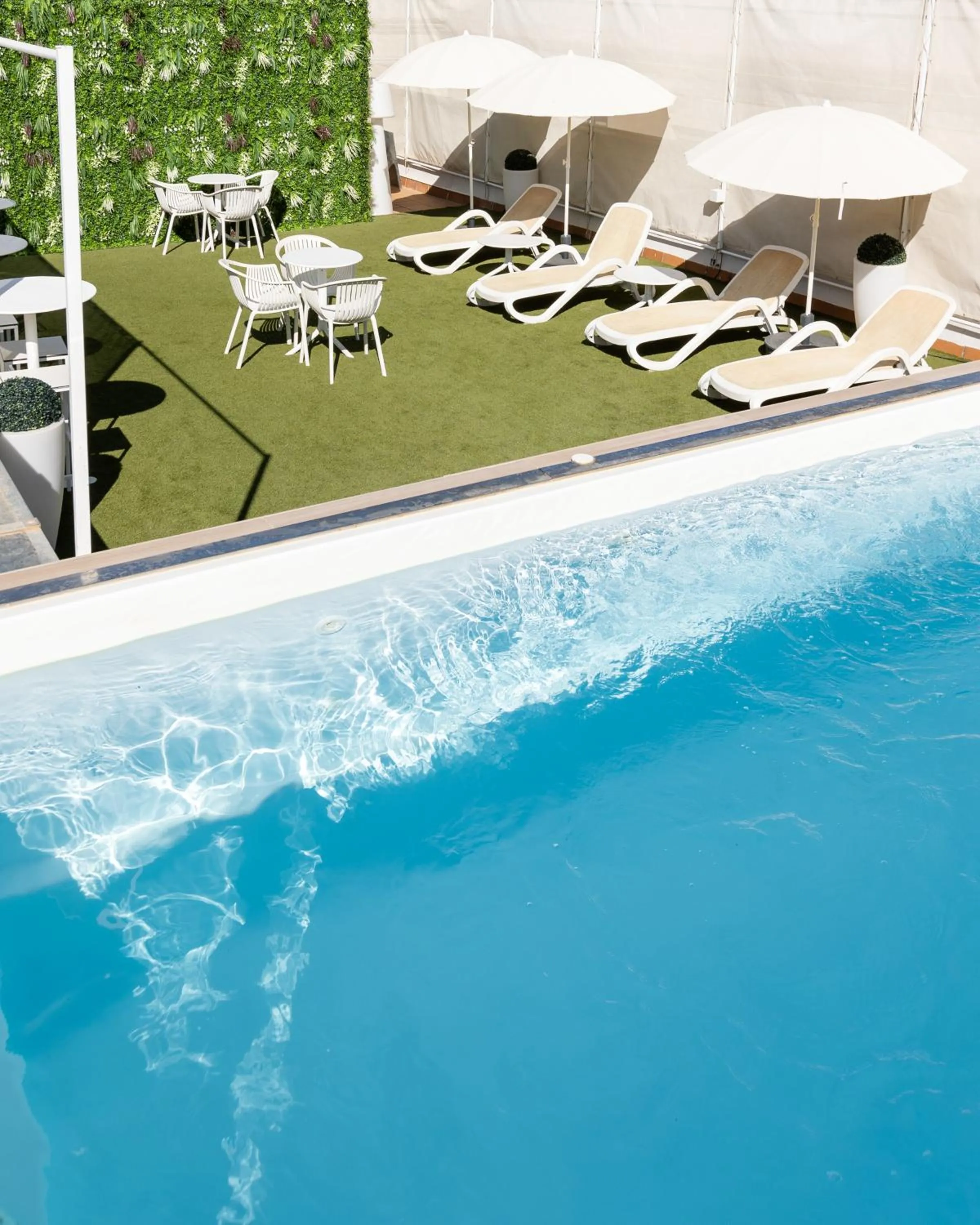 Swimming pool in Hotel AACR Museo