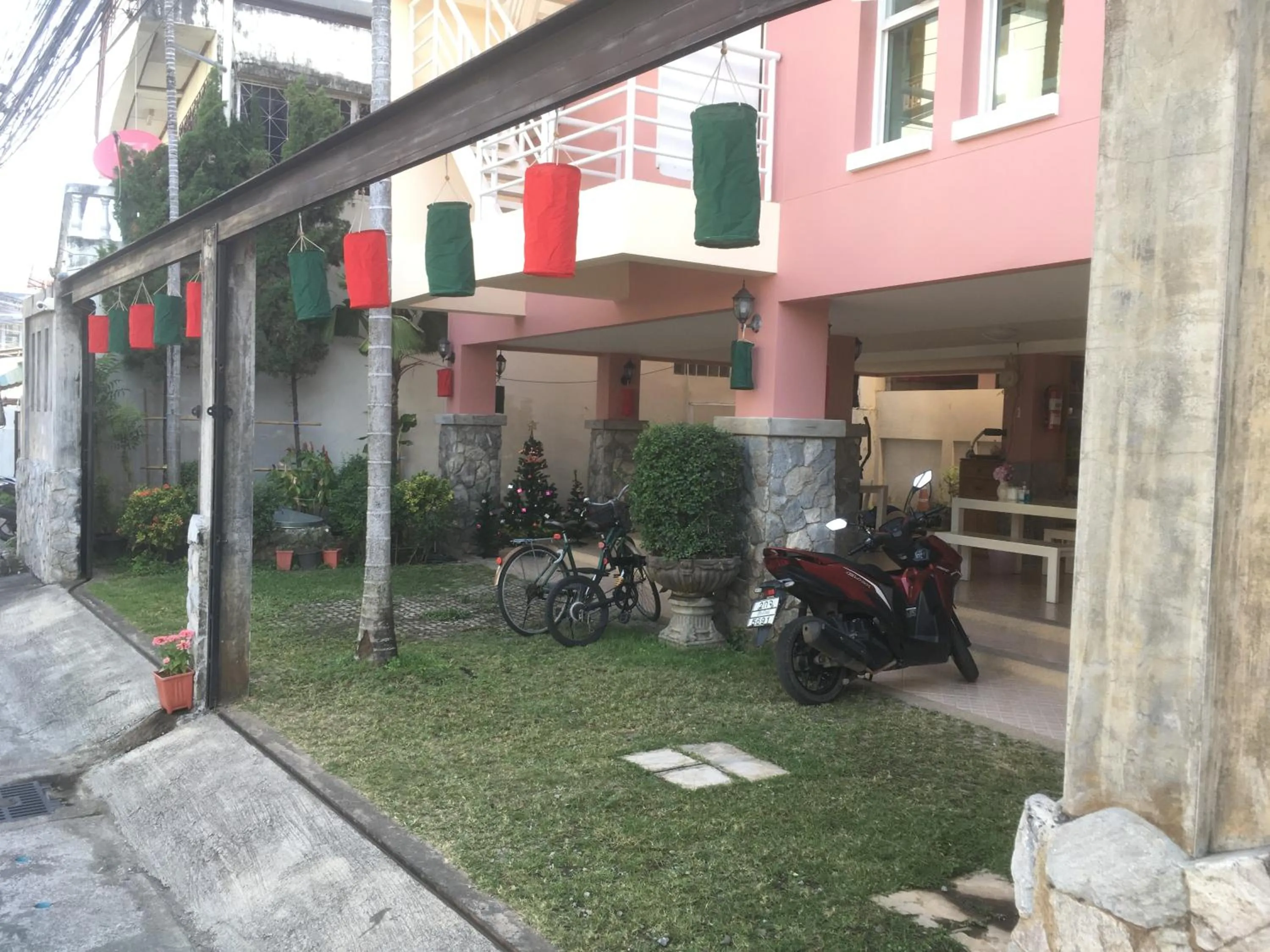 Restaurant/places to eat in Triple Palms House