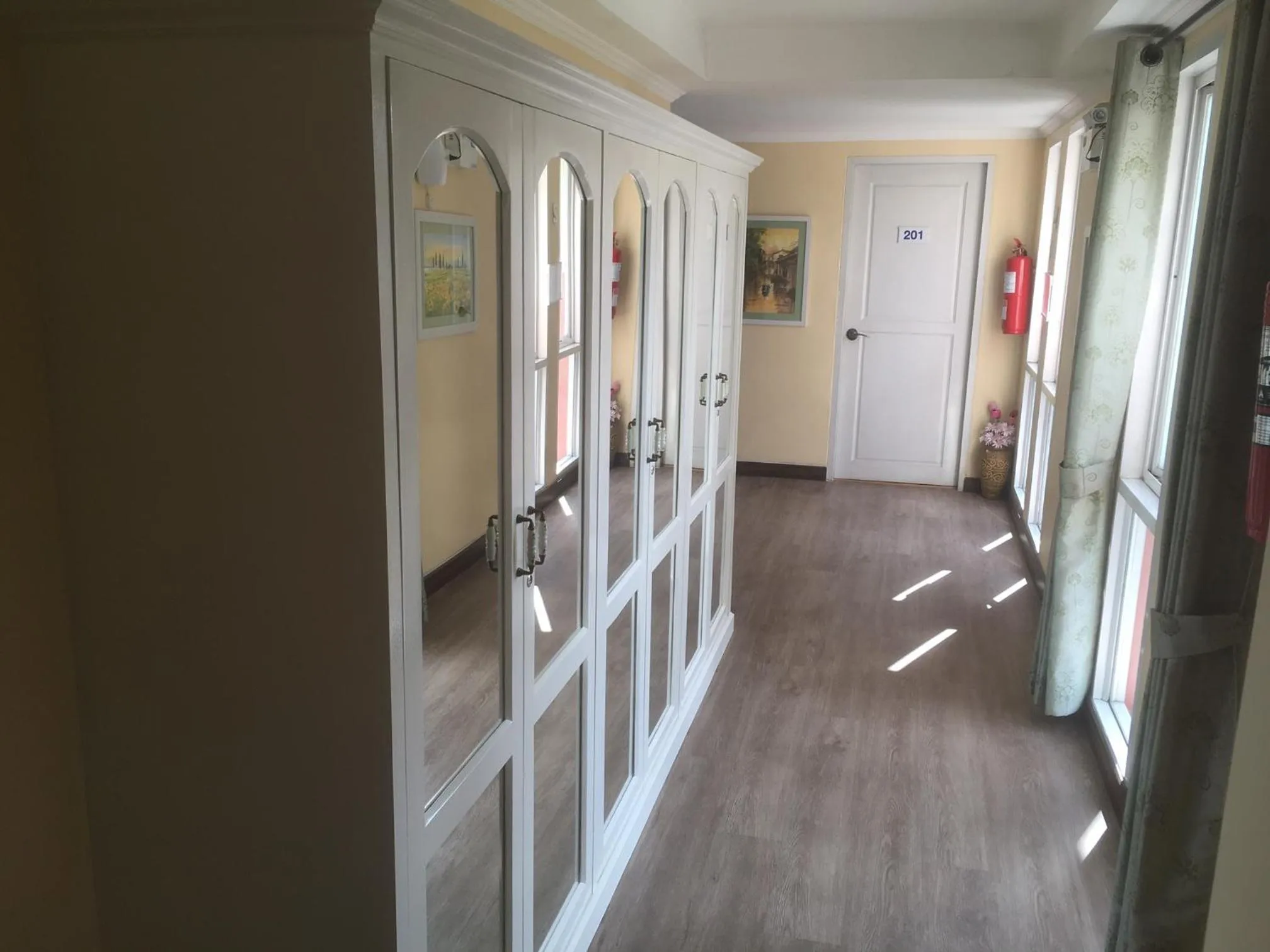 Inner courtyard view in Triple Palms House