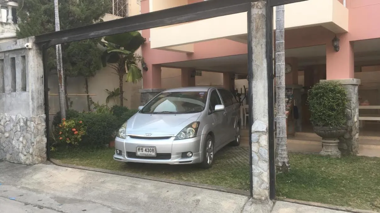 Parking in Triple Palms House