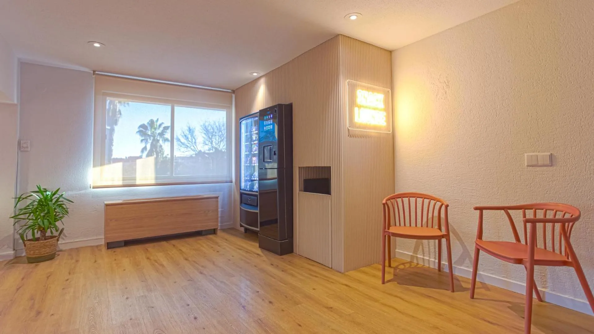 Communal lounge/ TV room in Hotel Zeus