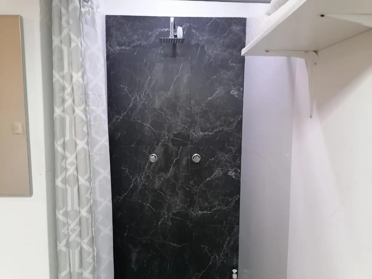 Shower in Habitaciones Narvarte Del Valle