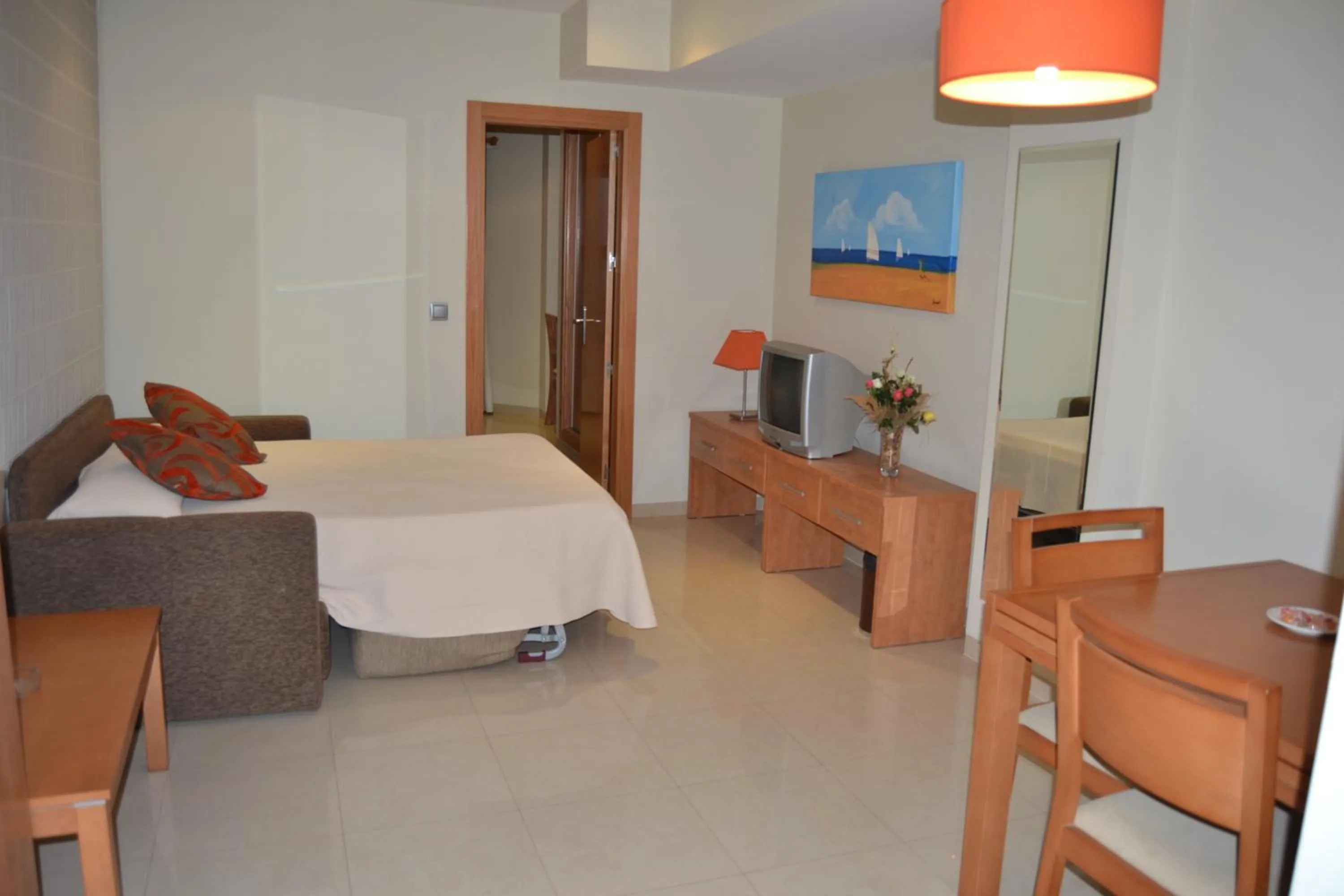 Living room, Bed in Aparthotel Bahía