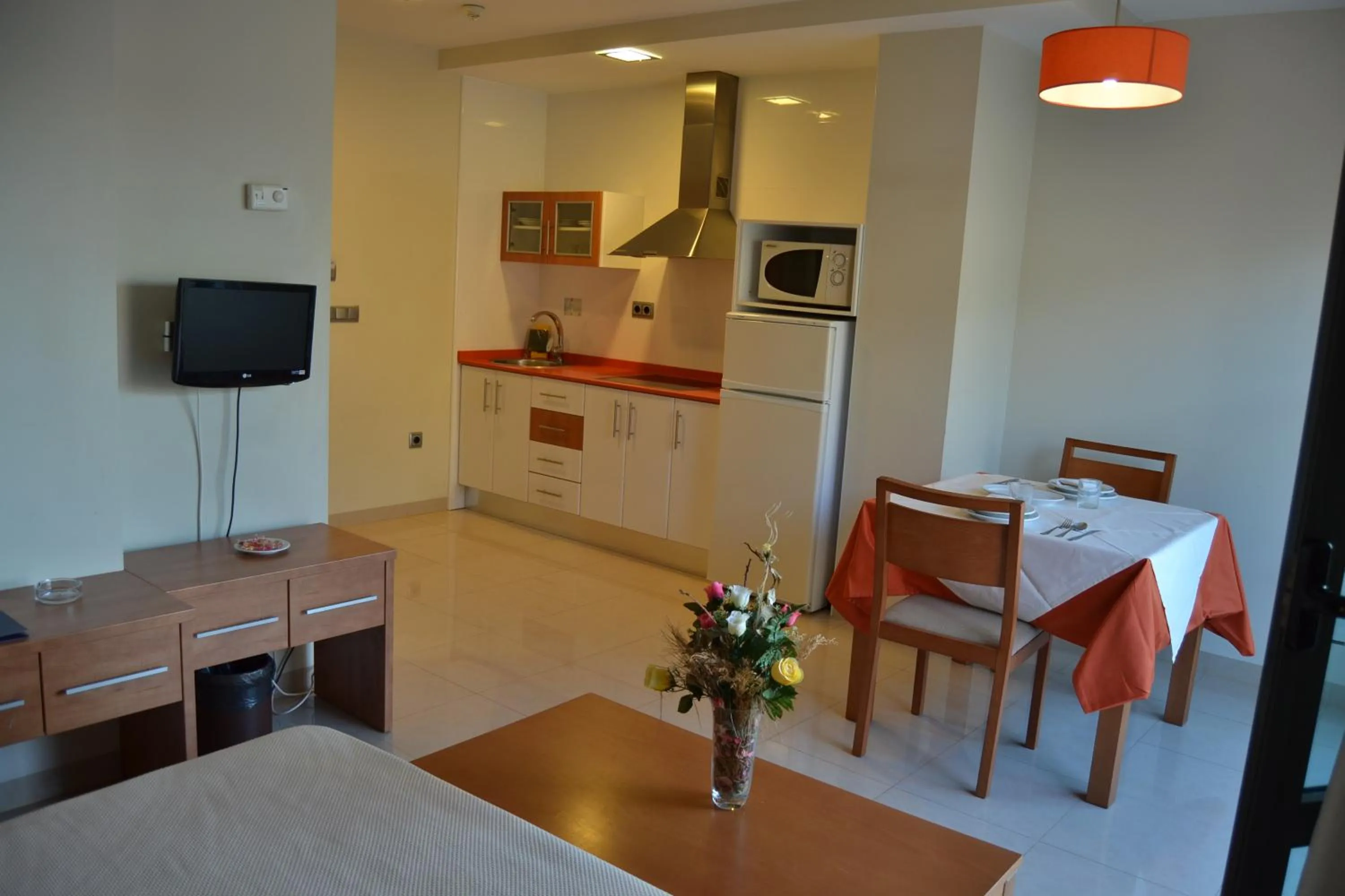 Kitchen or kitchenette in Aparthotel Bahía