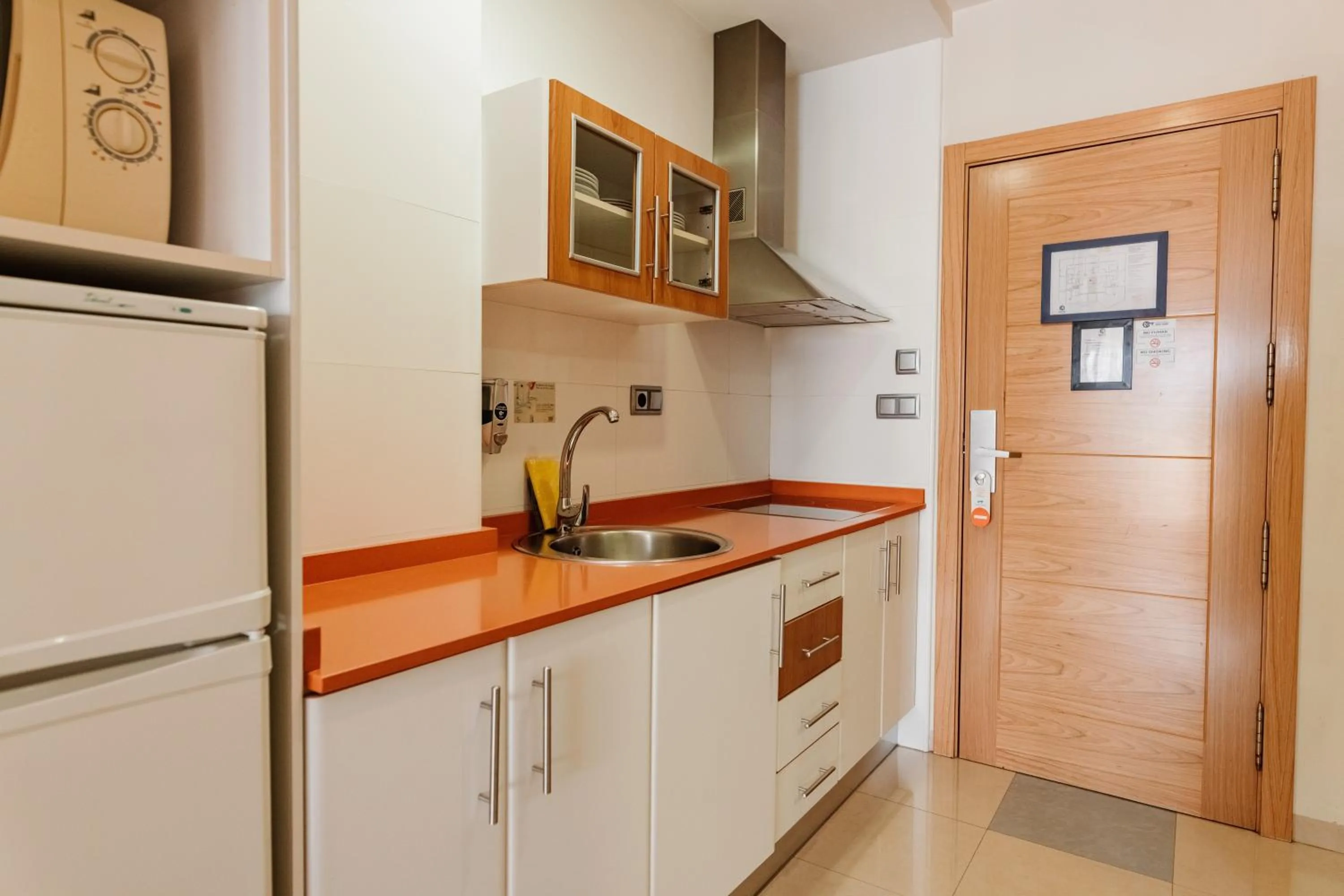 Kitchen or kitchenette in Aparthotel Bahía