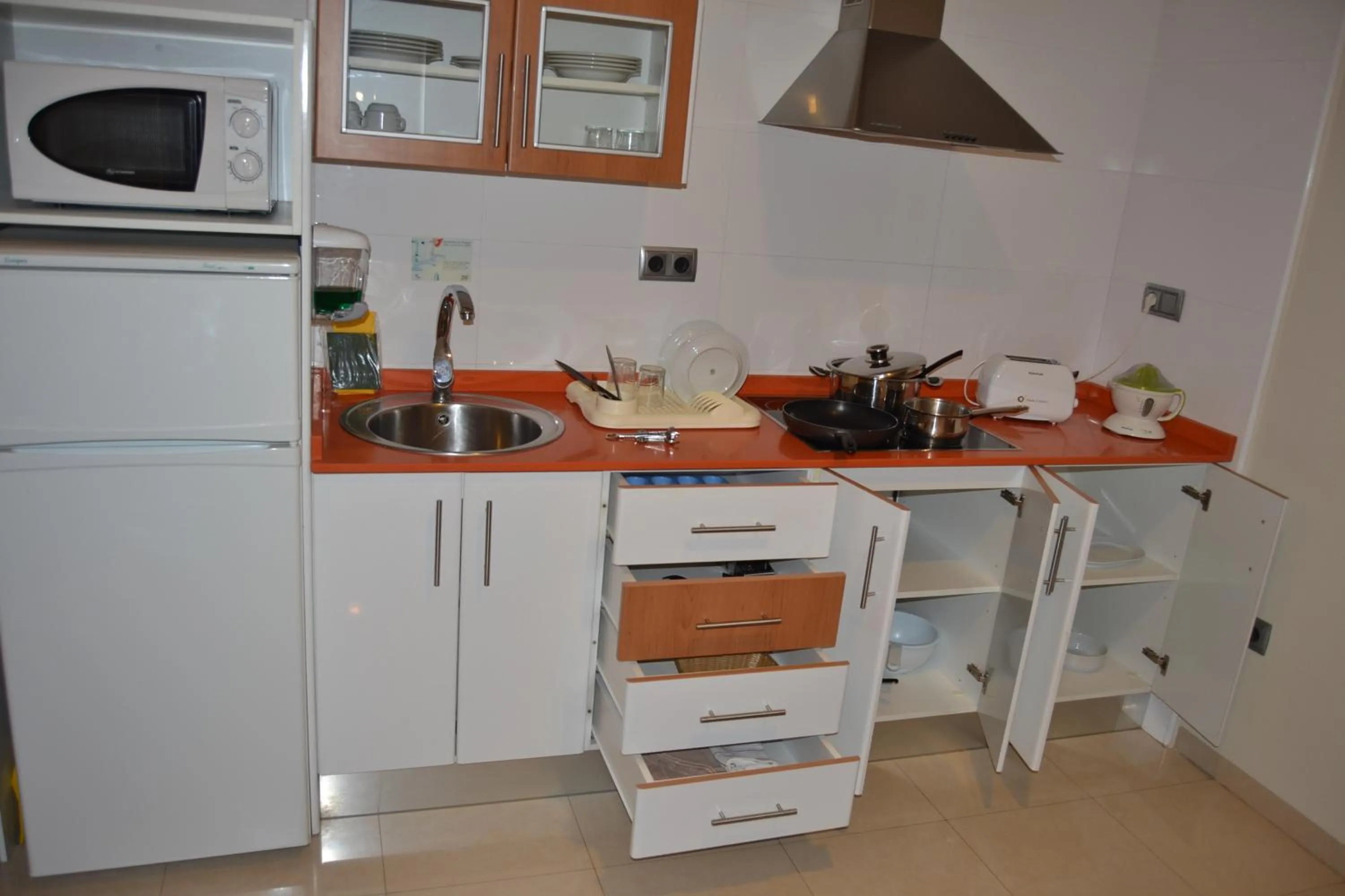 Kitchen or kitchenette in Aparthotel Bahía