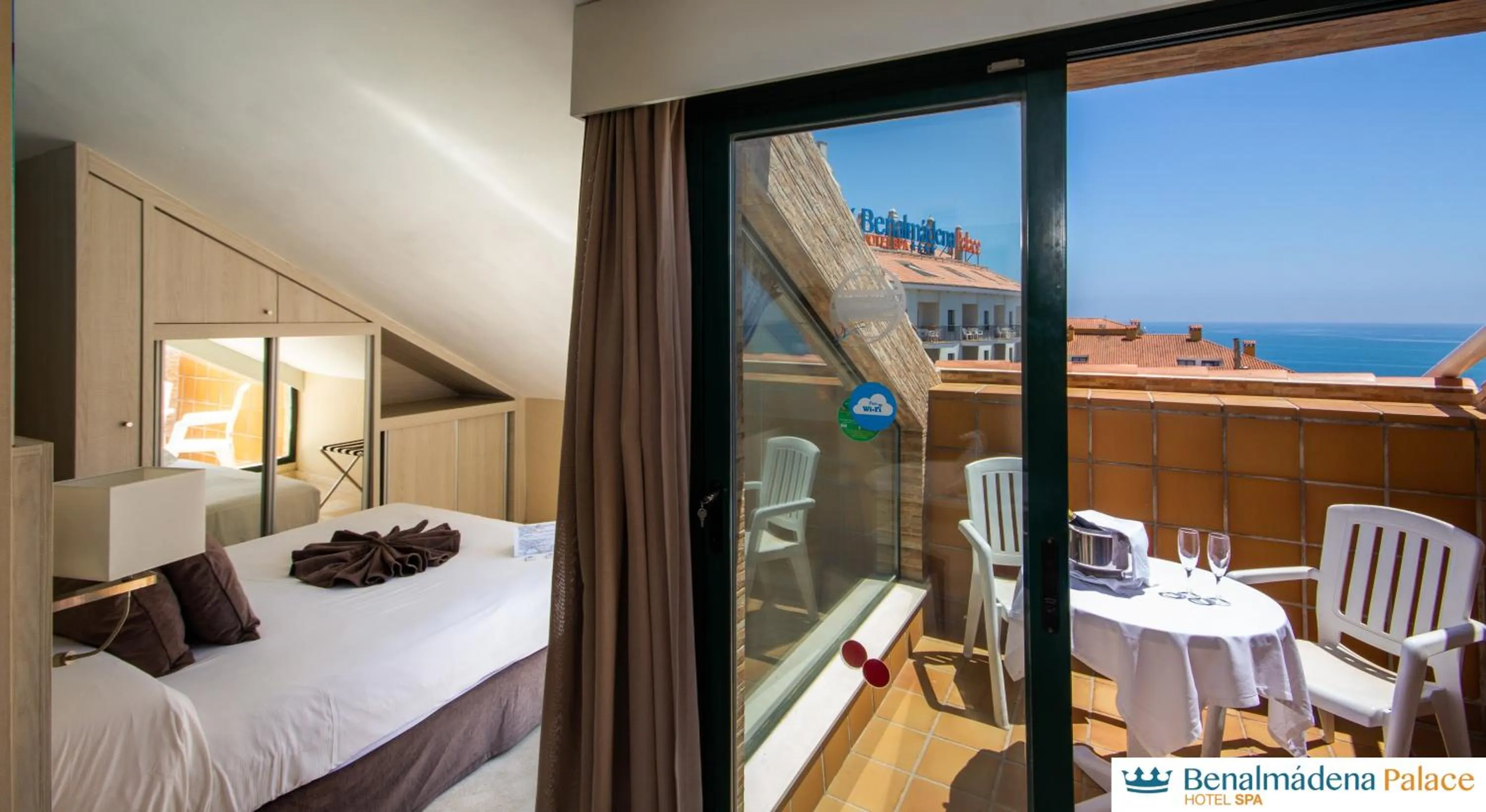 Balcony/Terrace, Bed in Benalmadena Palace Spa