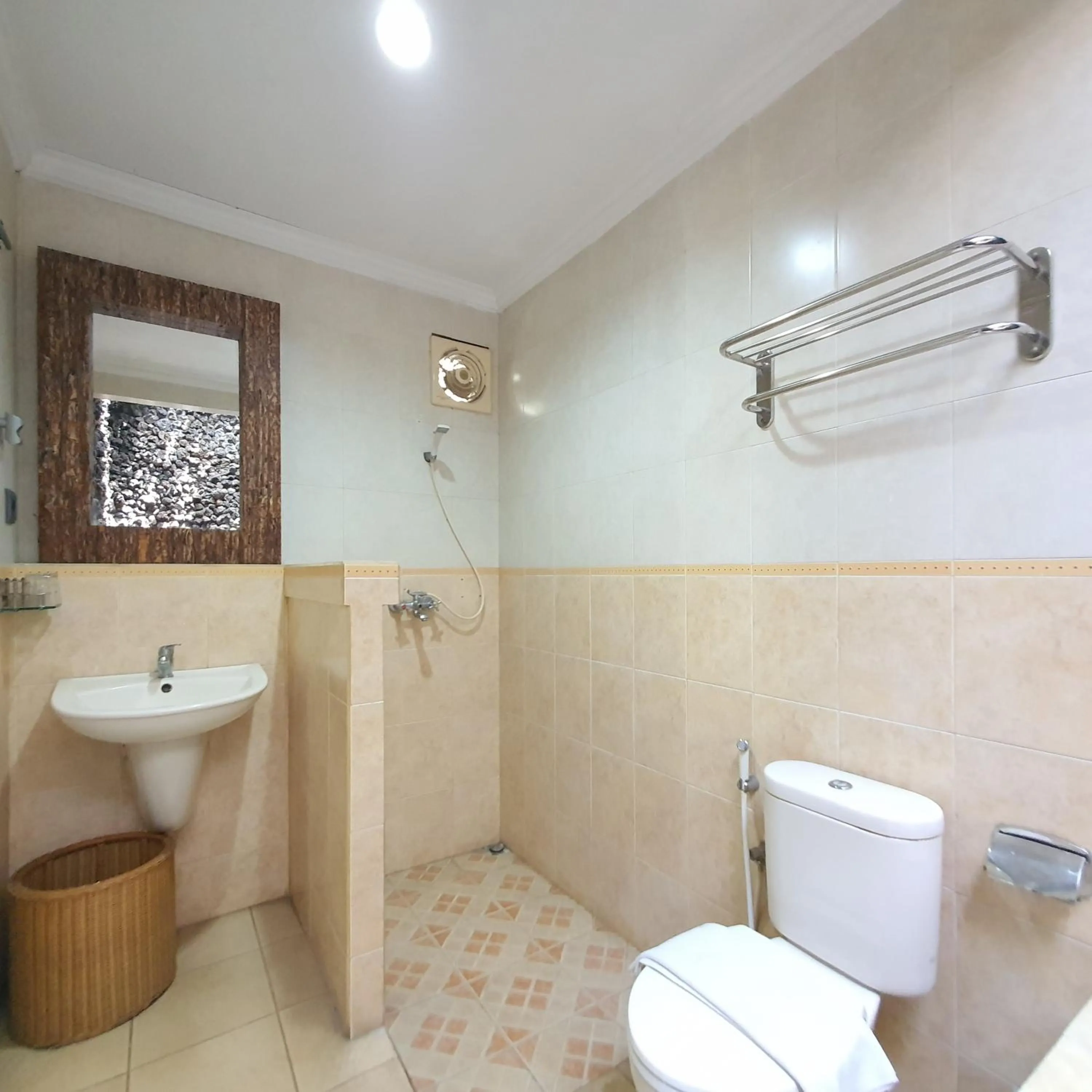 Shower in Tengger Guesthouse