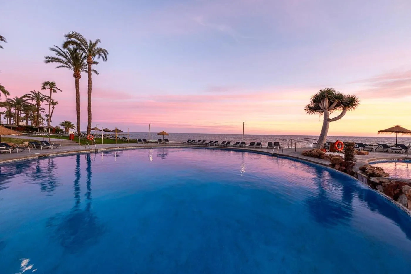 Swimming pool in Estival Torrequebrada