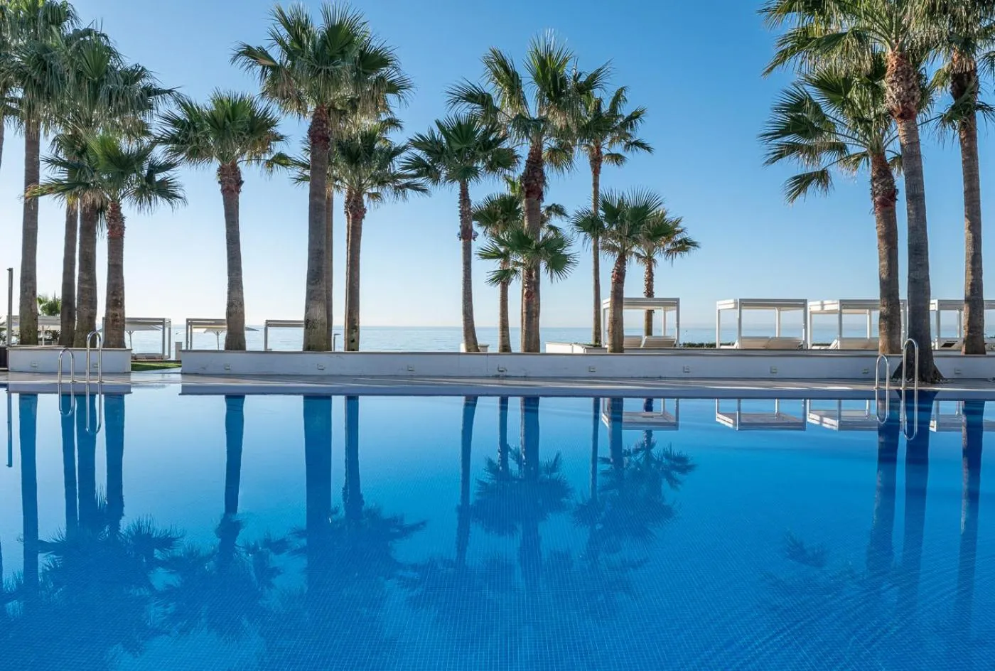 Swimming pool in Estival Torrequebrada