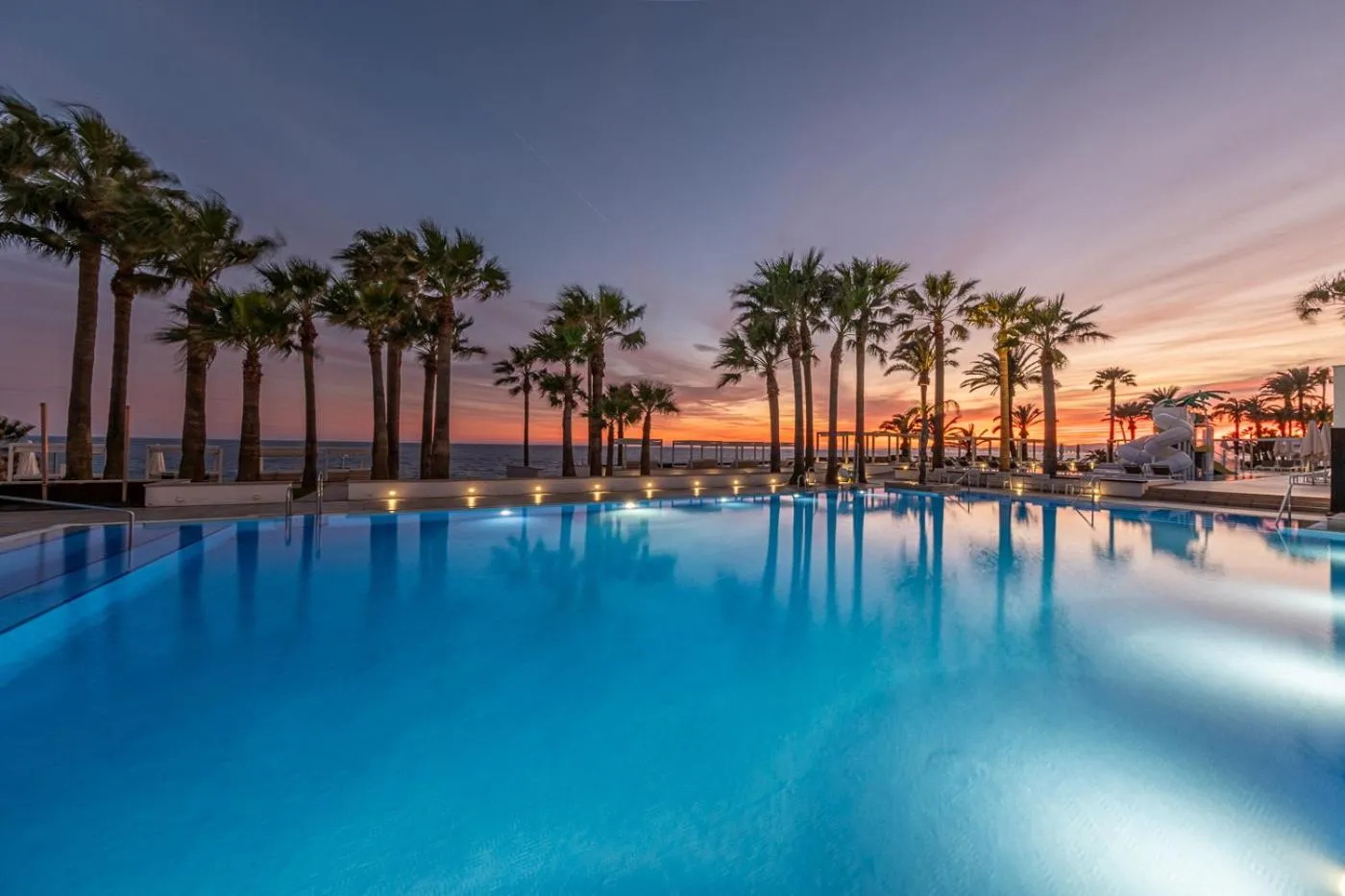 Swimming pool in Estival Torrequebrada