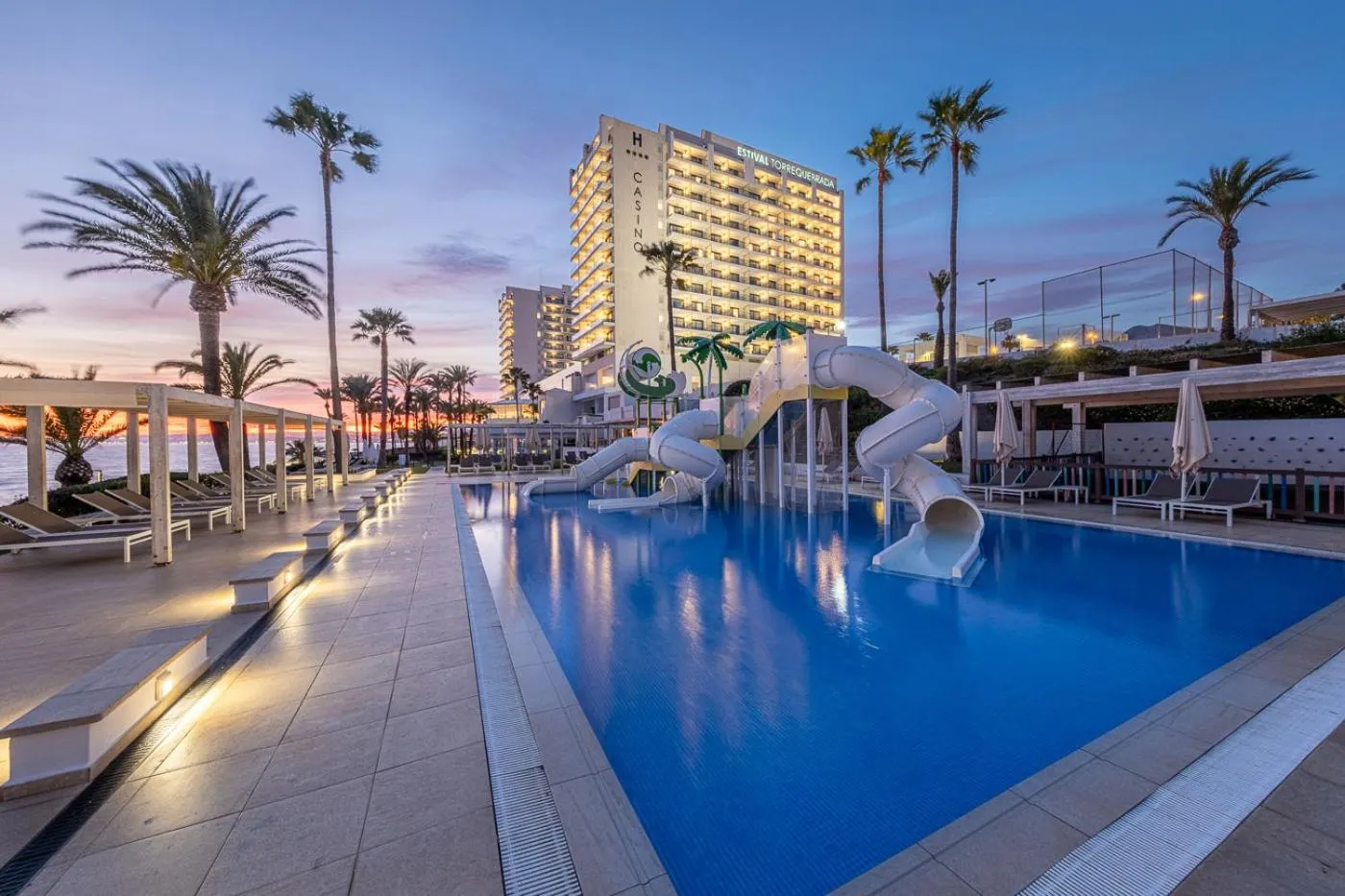 Swimming pool in Estival Torrequebrada