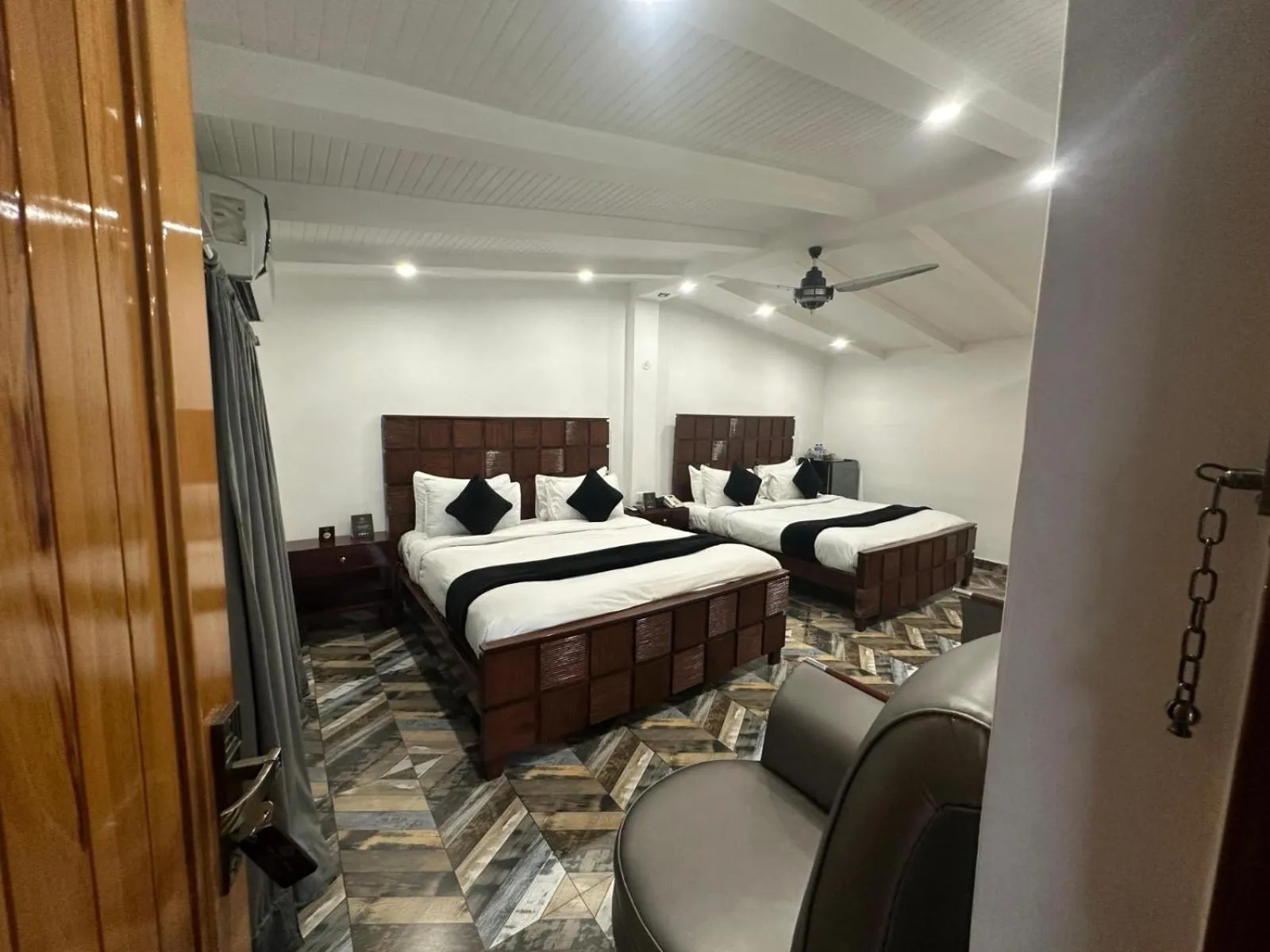 Bed in Lawrence View Hotel, Lahore