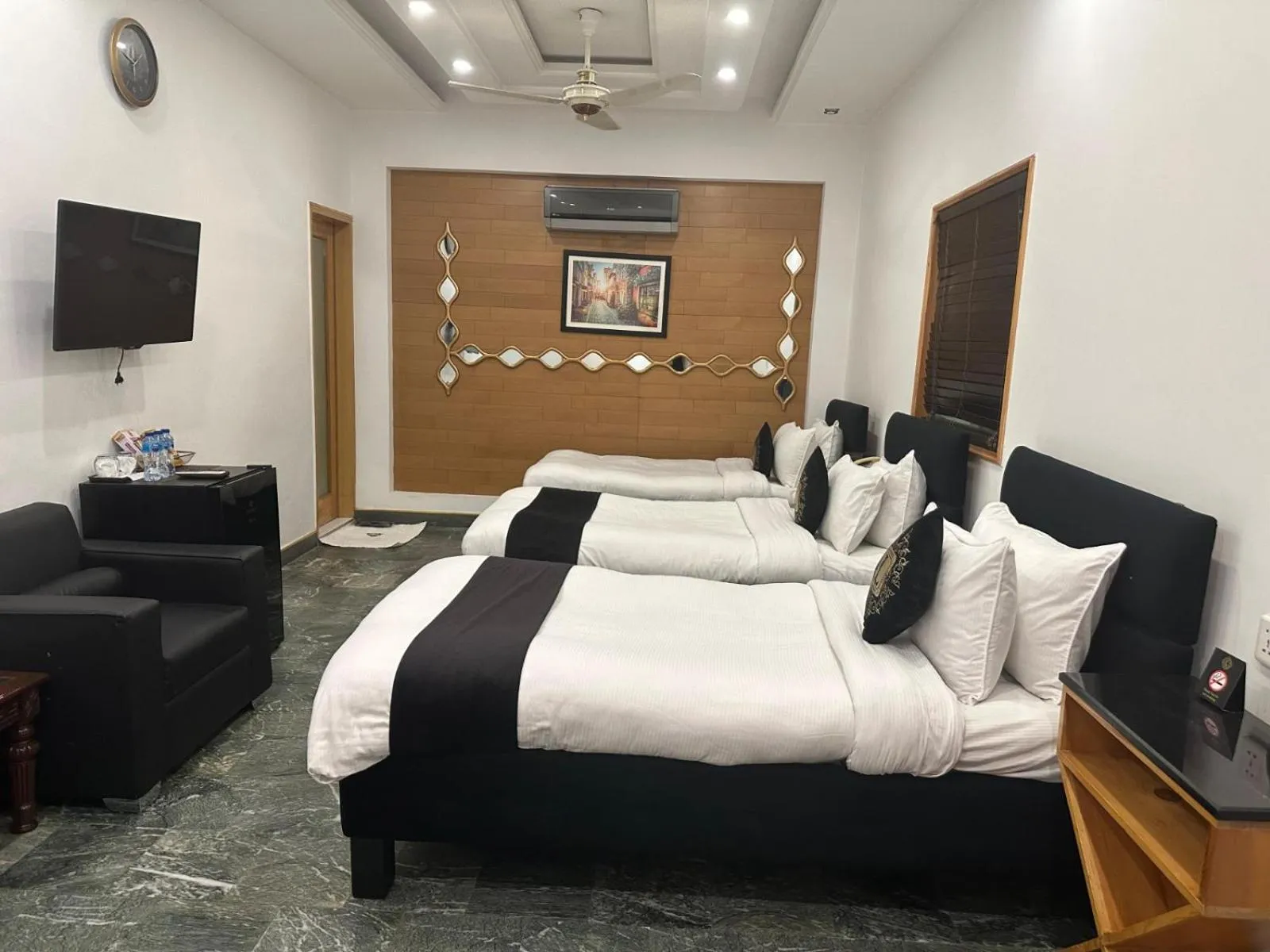 Bed in Lawrence View Hotel, Lahore