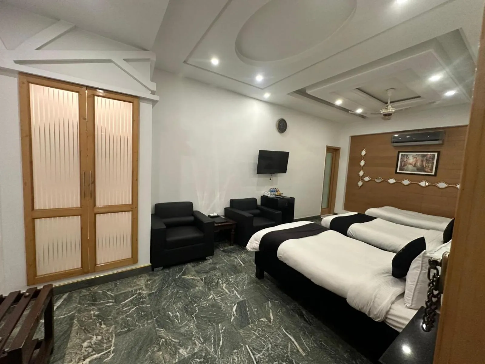 Bed in Lawrence View Hotel, Lahore