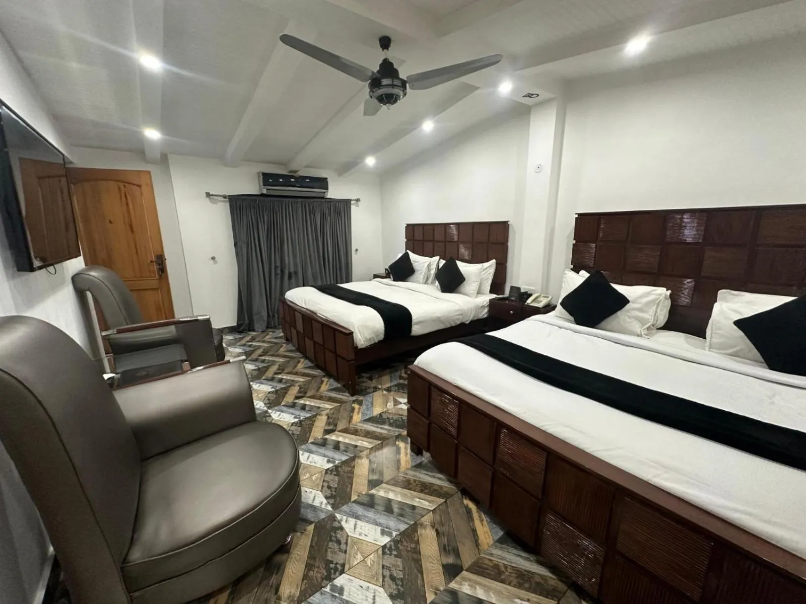 Bed in Lawrence View Hotel, Lahore