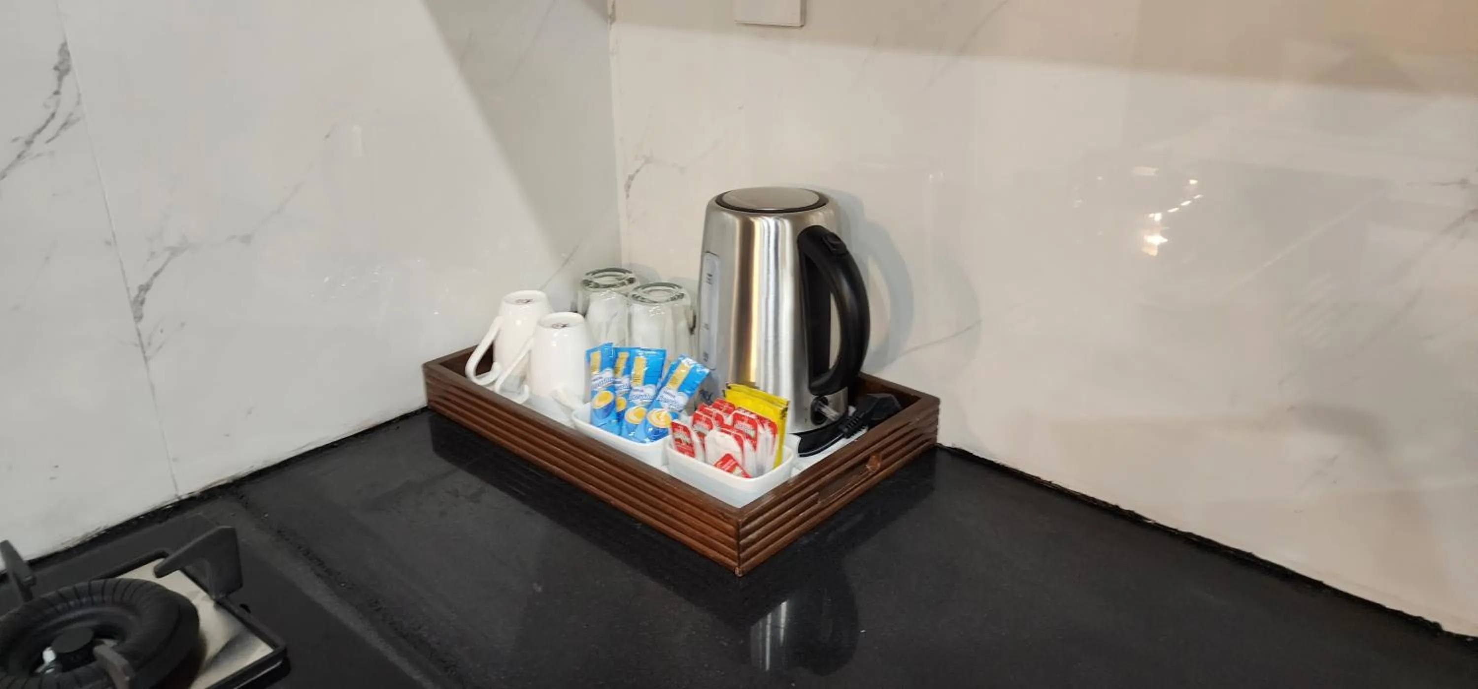 Coffee/tea facilities in Lawrence View Hotel, Lahore