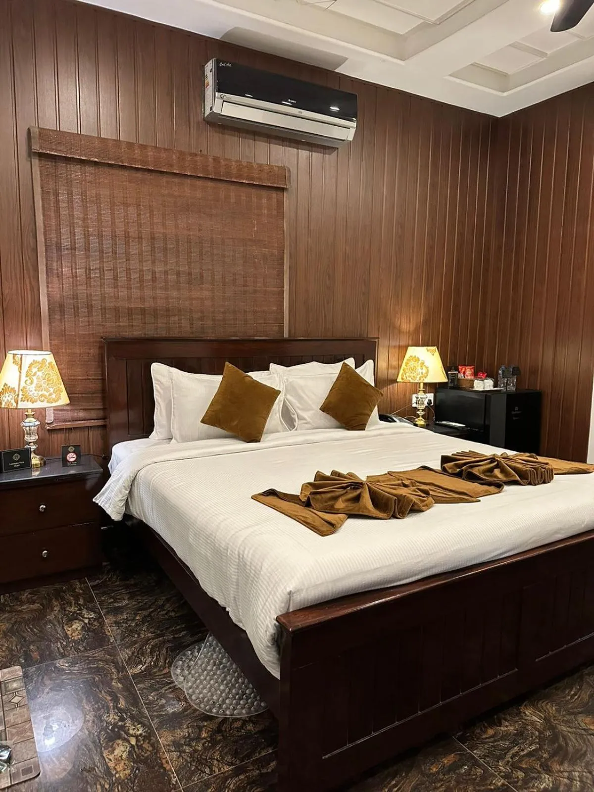 Bed in Lawrence View Hotel, Lahore