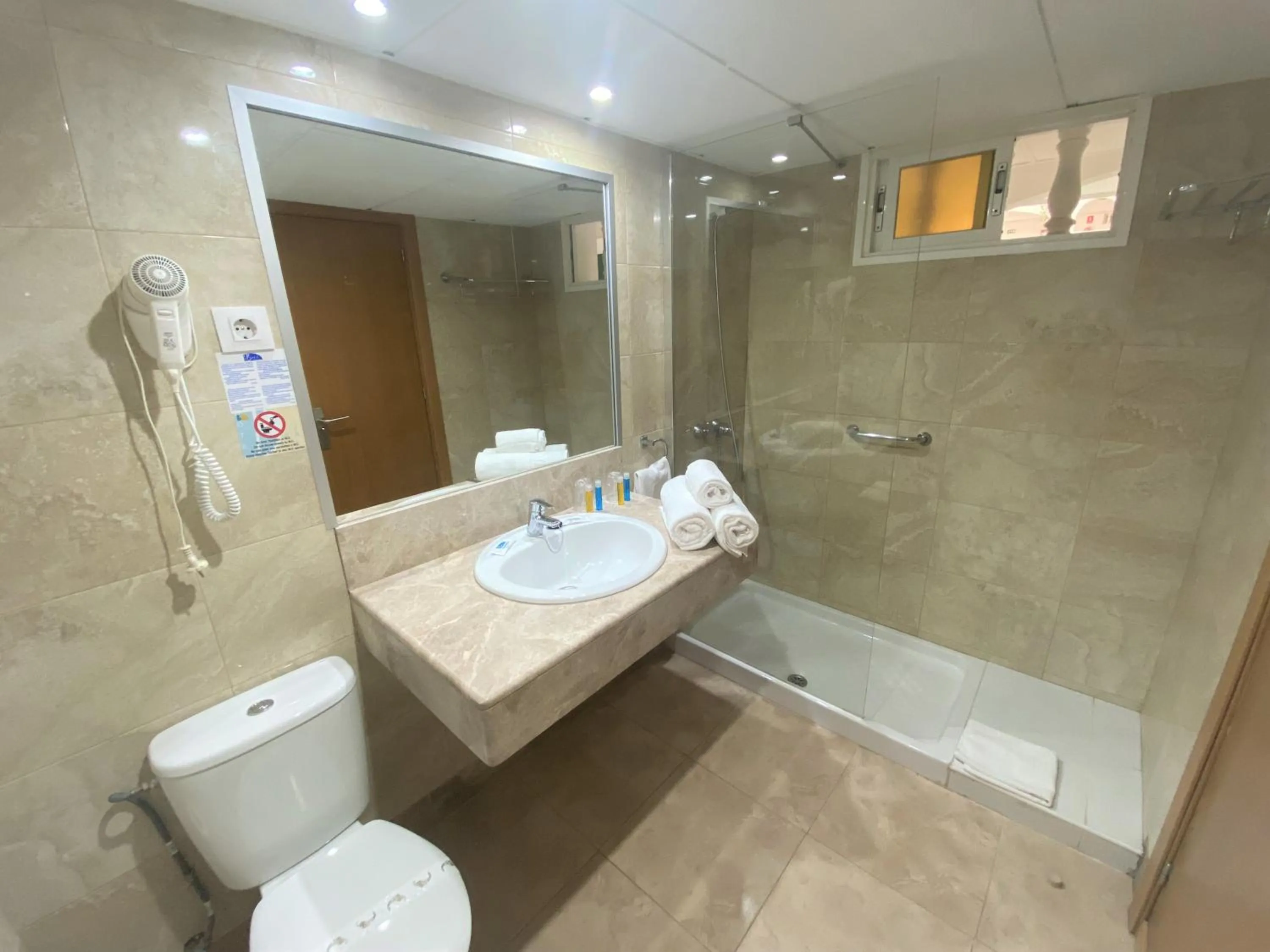 Shower in Bahía Serena