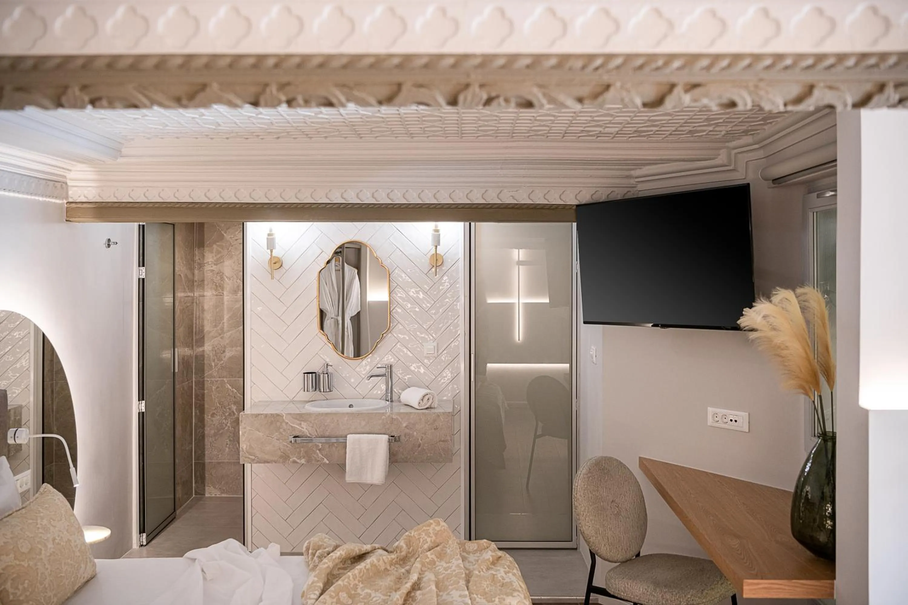 Toilet in Elia Erato