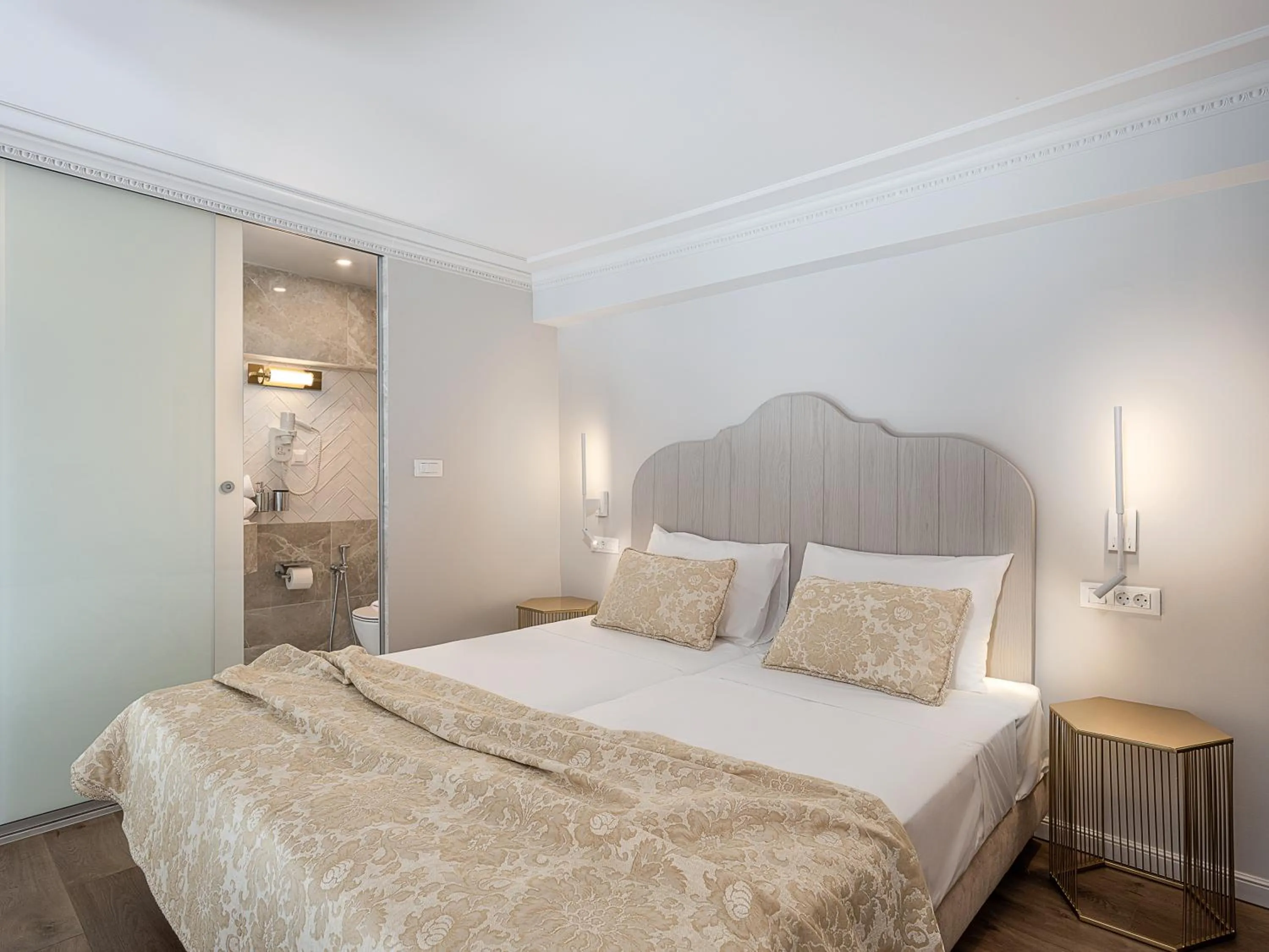 Bedroom, Bed in Elia Erato