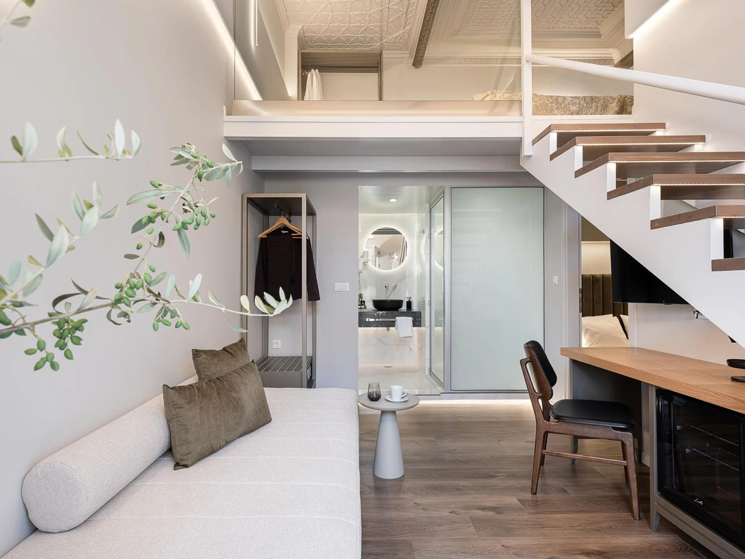 TV and multimedia in Elia Erato