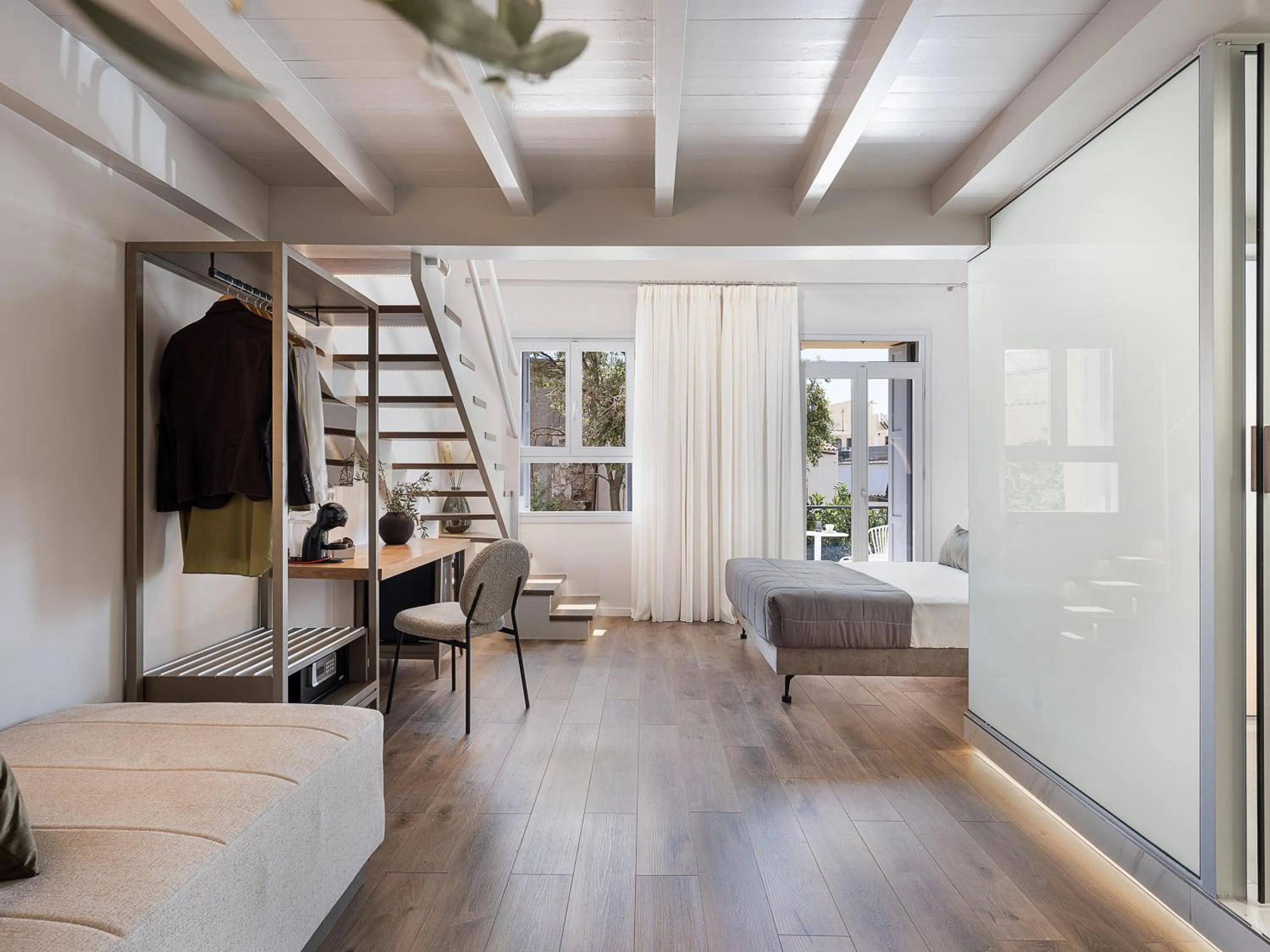 Photo of the whole room in Elia Erato